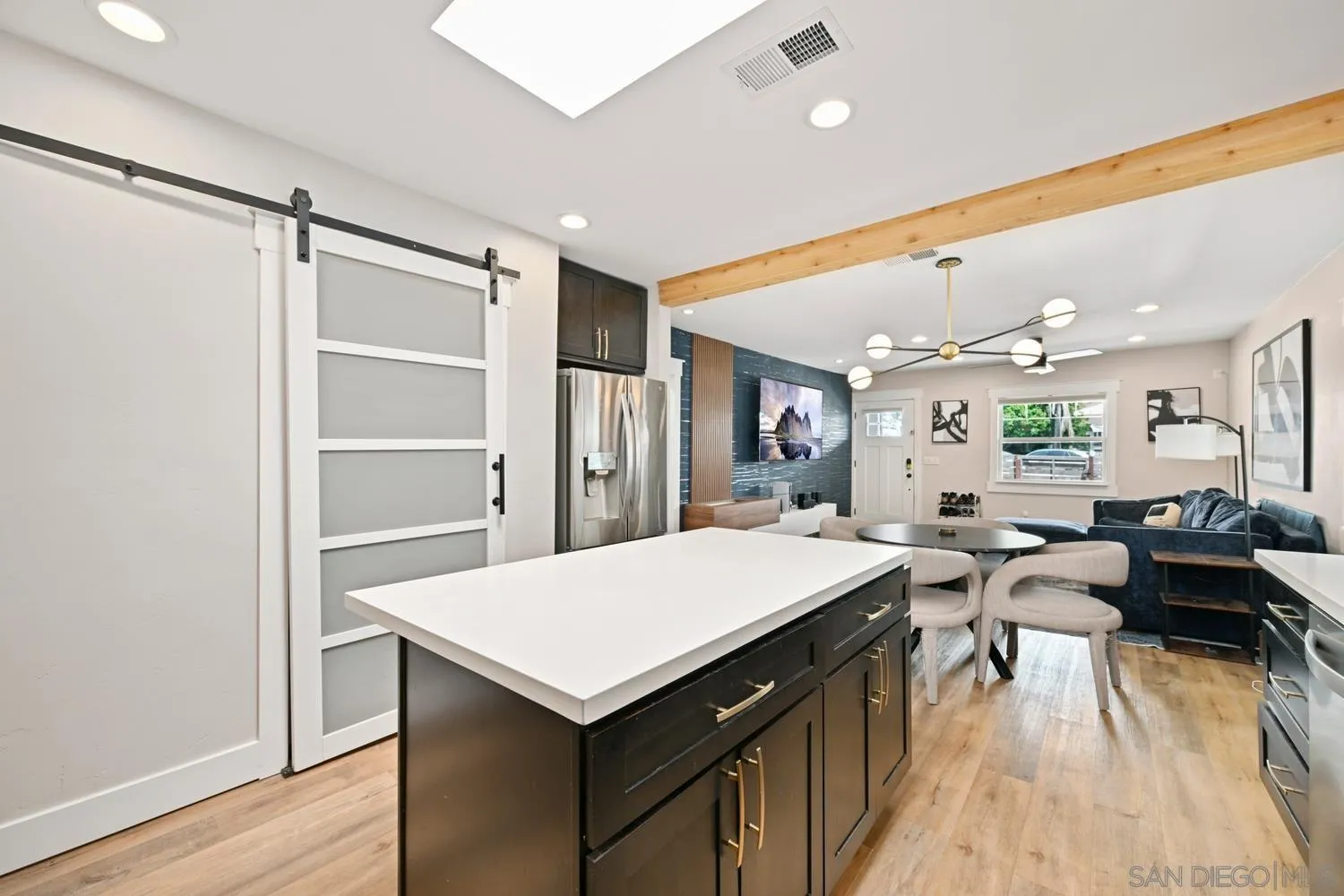 https://cdn.realtyfeed.com/cdn/127/260010950/1637713b2671c90a21afcbb403696fc4.webp