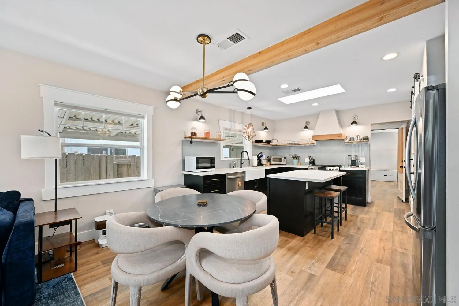 https://cdn.realtyfeed.com/cdn/127/260010950/195ebd19ebebf3cac024d68a9b5dfc3f.webp