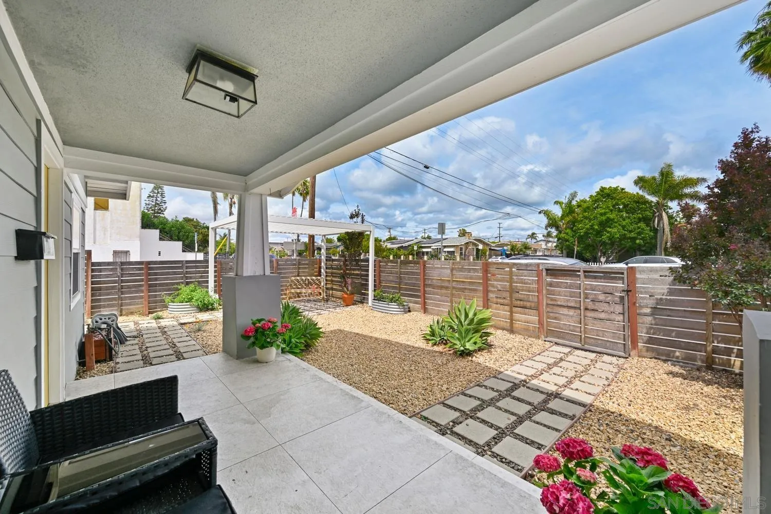 https://cdn.realtyfeed.com/cdn/127/260010950/b4e447503d840b09c6b9bb857e94c384.webp