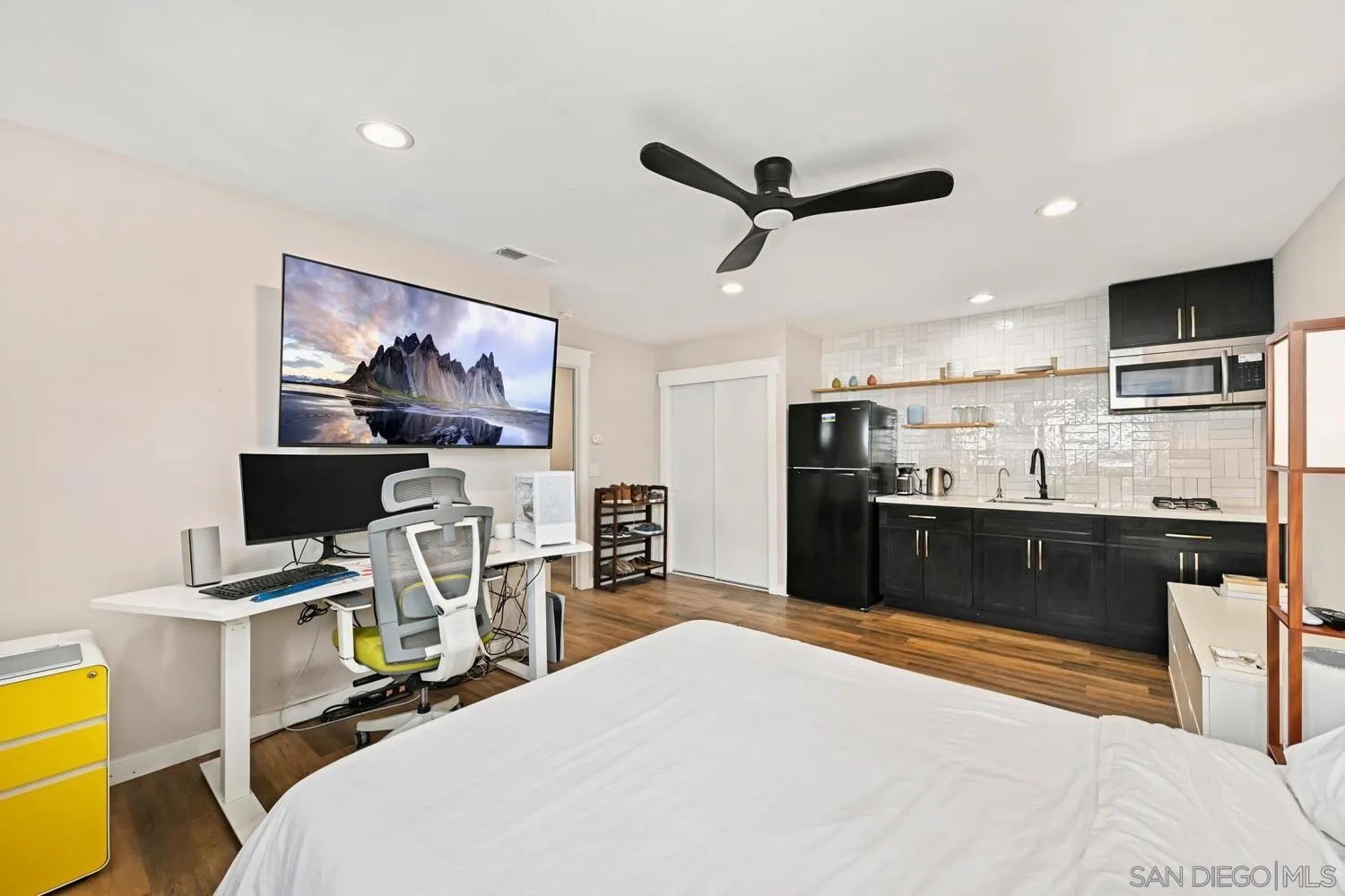 https://cdn.realtyfeed.com/cdn/127/260010950/b7a069d9983d8fd5d3bd1ee032e6dd19.webp