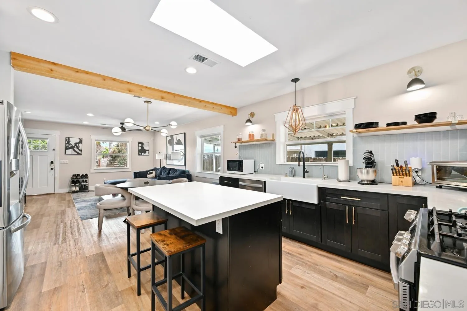 https://cdn.realtyfeed.com/cdn/127/260010950/c2774fe81f07706bd377651ef9fdfd8c.webp