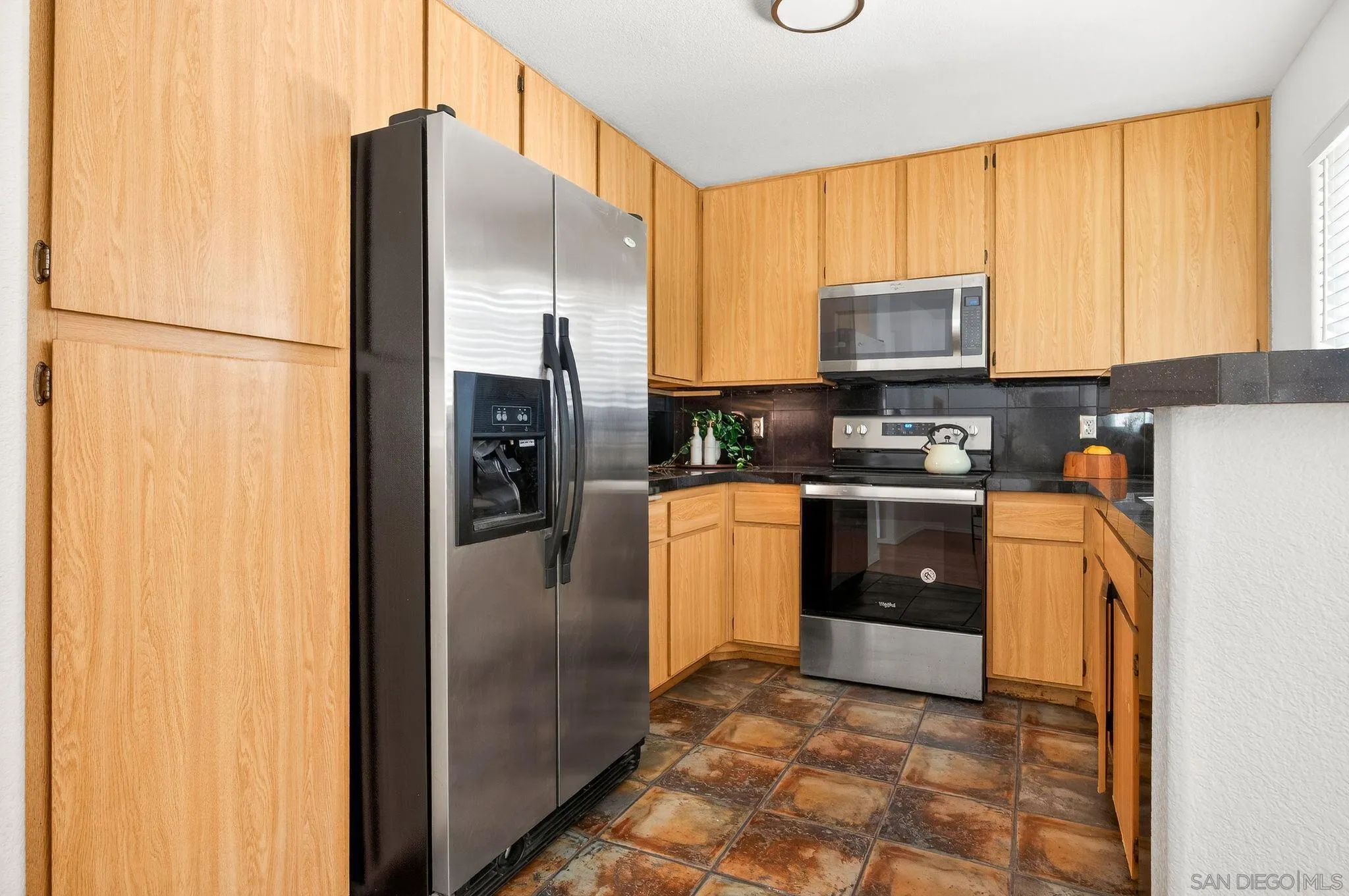 https://cdn.realtyfeed.com/cdn/127/260010951/6489edf89d60a09f730112d85832fa74.webp