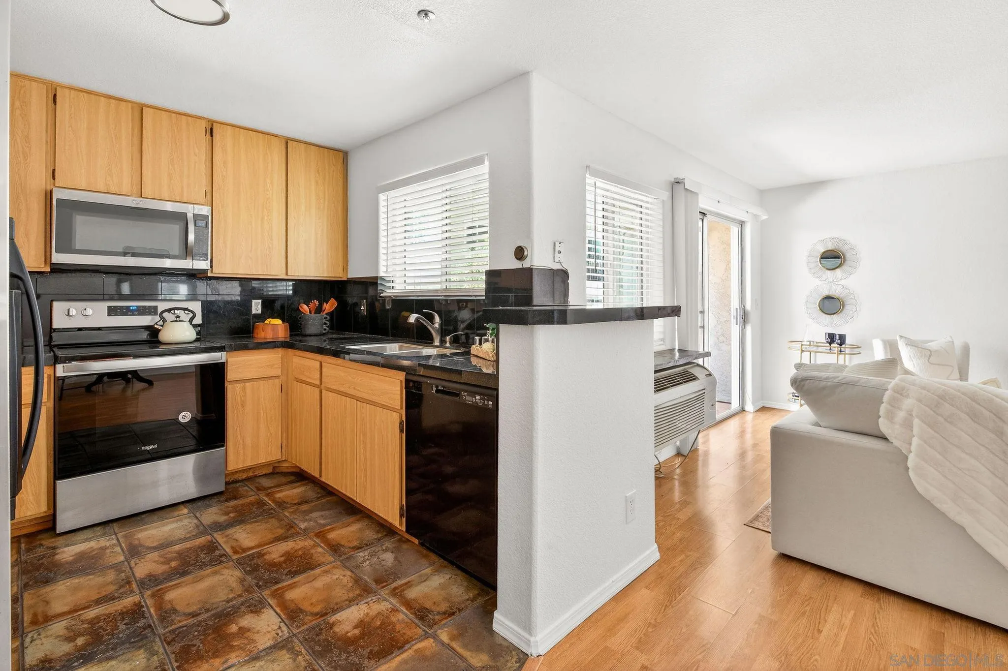 https://cdn.realtyfeed.com/cdn/127/260010951/7de29554eae186011e4870ce13b044b8.webp