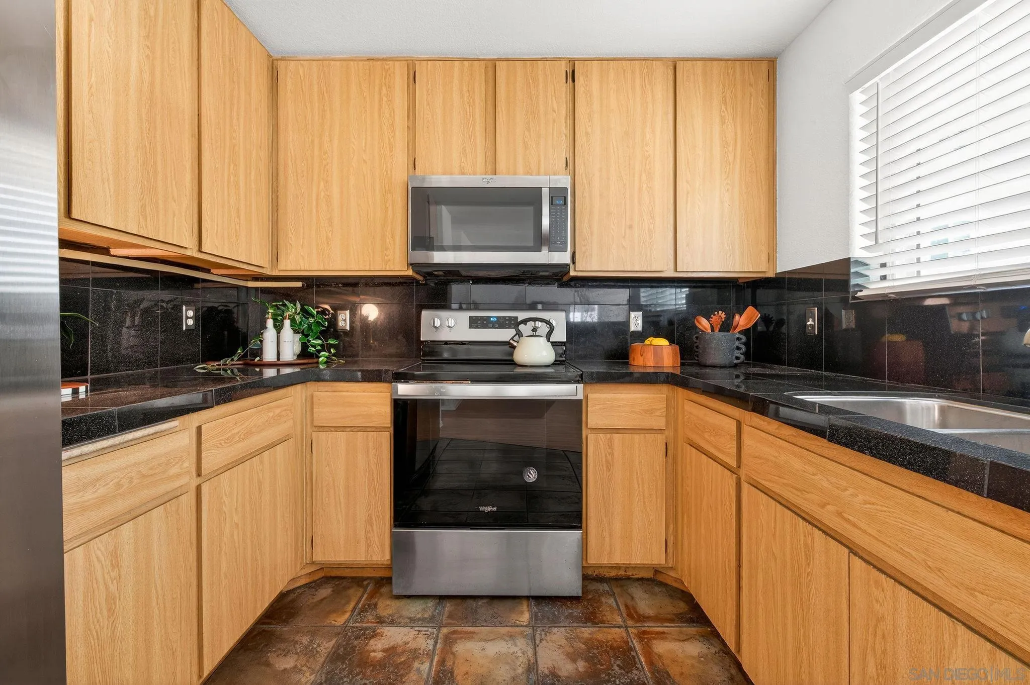 https://cdn.realtyfeed.com/cdn/127/260010951/c4f0e0cdbcc7d8b7bda3ea9aefd2d888.webp