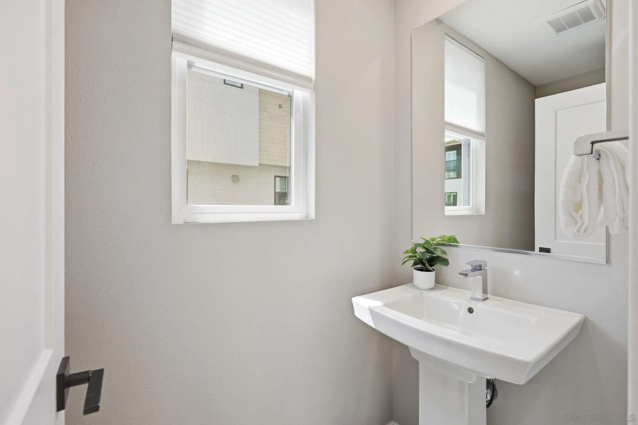 Photo #13: 260010953 Listing: Photo #13
