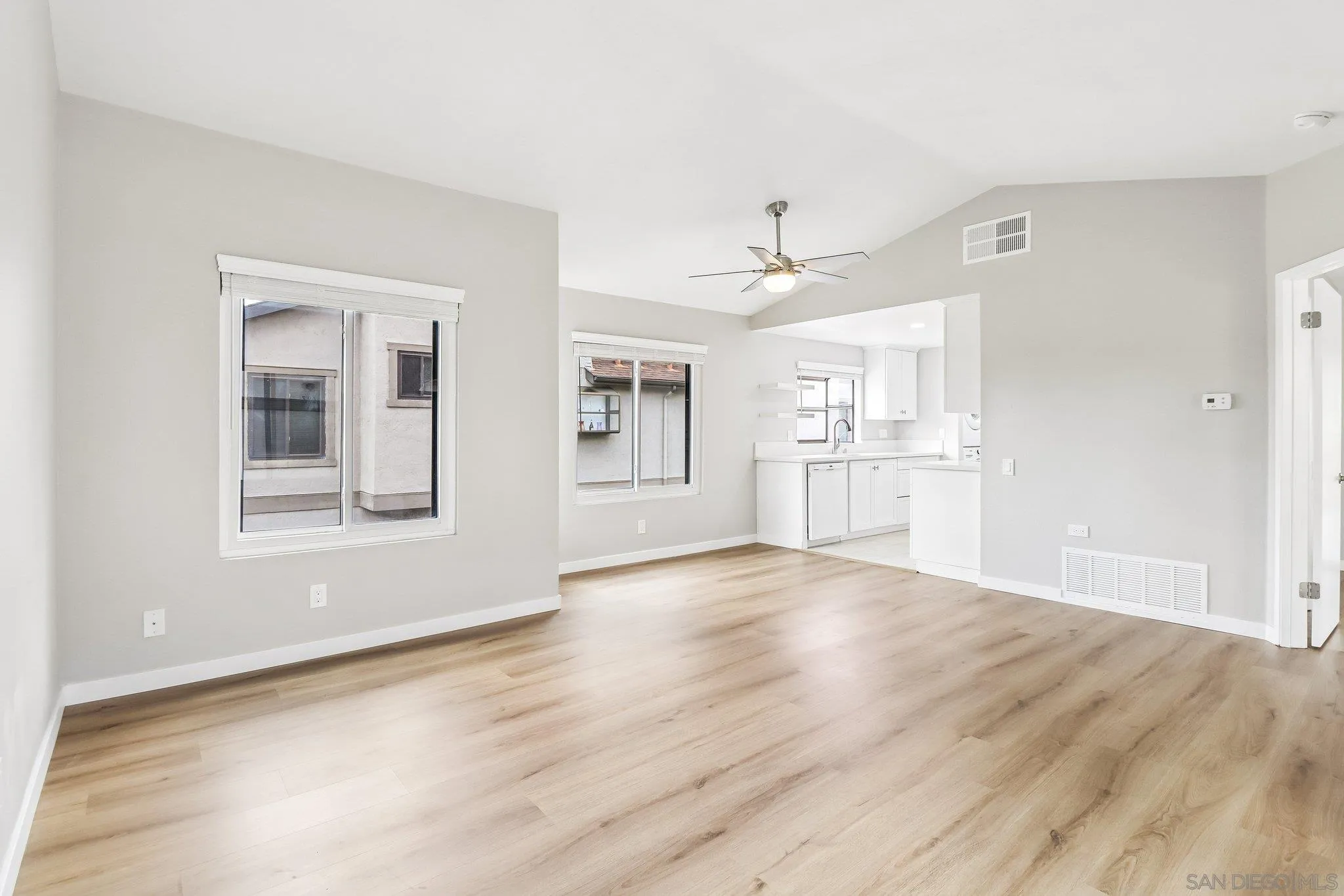 Photo #11: 260010957 Listing: Photo #11
