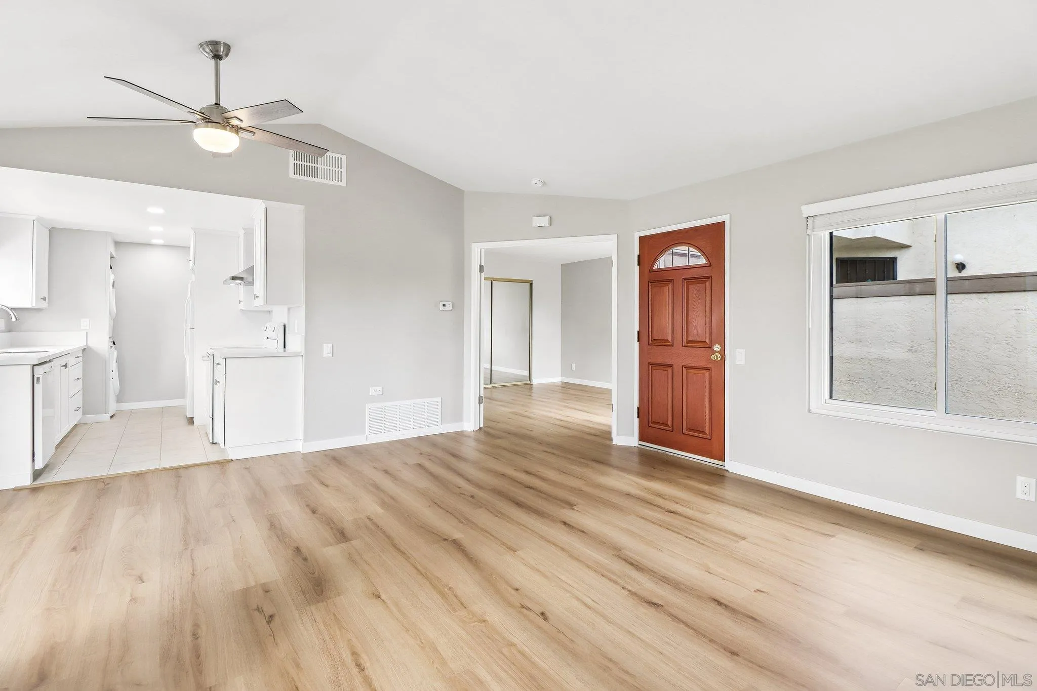 Photo #10: 260010957 Listing: Photo #10