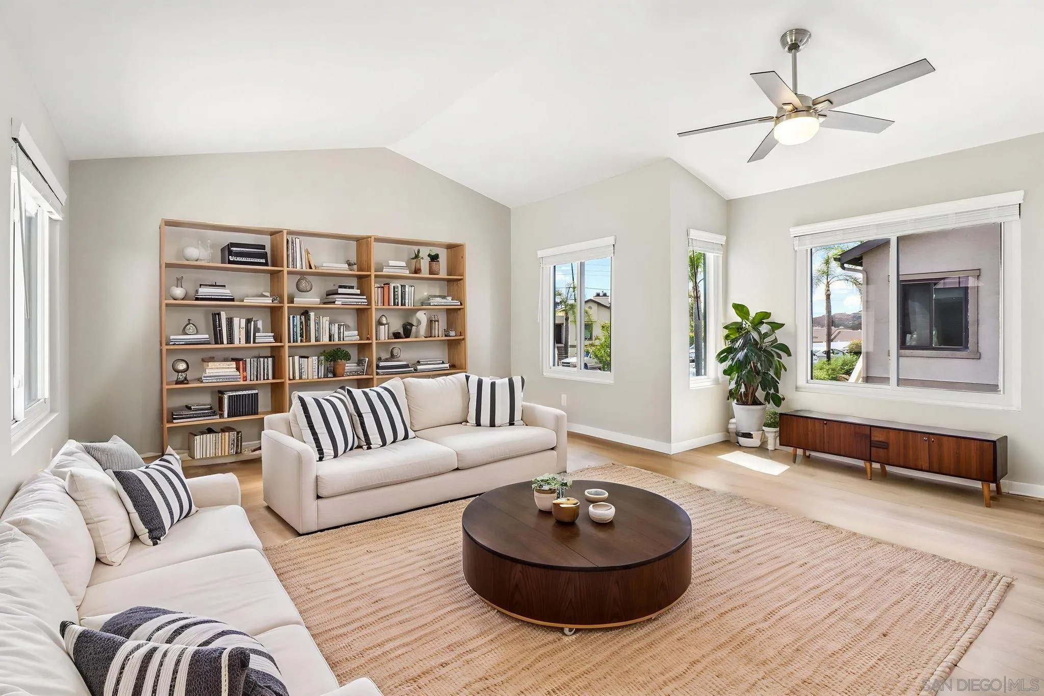 https://cdn.realtyfeed.com/cdn/127/260010957/adfd240aa9aa95985bfb04ba59869700.webp