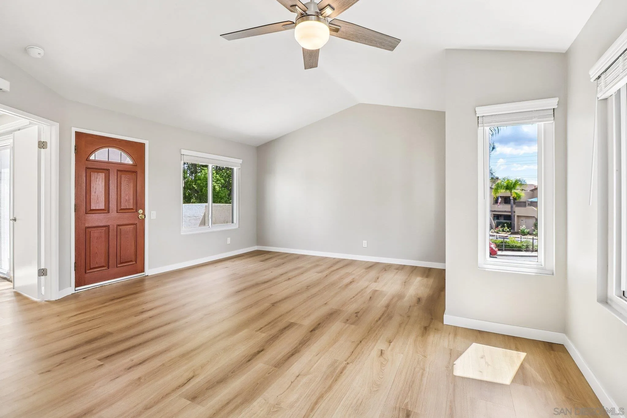 Photo #8: 260010957 Listing: Photo #8