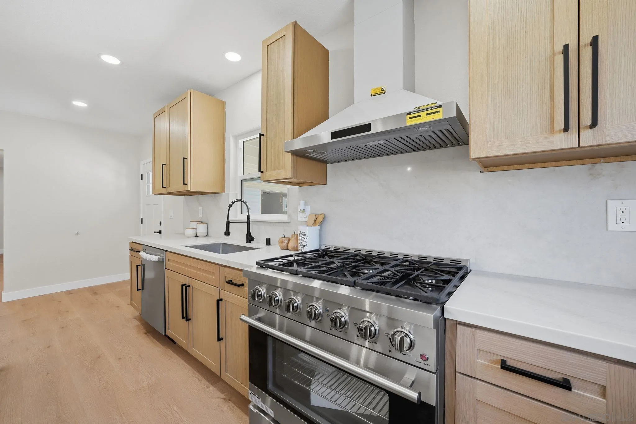 https://cdn.realtyfeed.com/cdn/127/260010959/3a08f44cd21aa453e026f50f15764bfa.webp