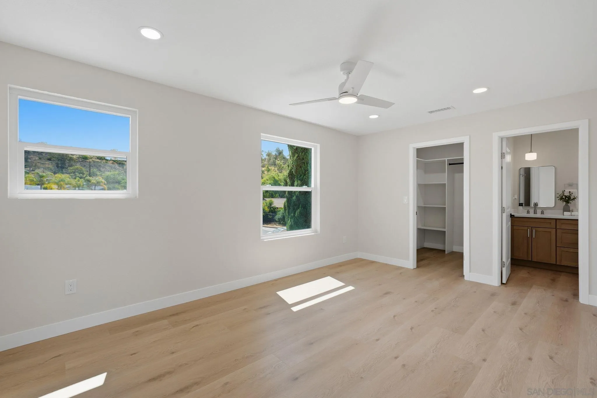 https://cdn.realtyfeed.com/cdn/127/260010959/7372179b777036bdfdb381b50b243908.webp