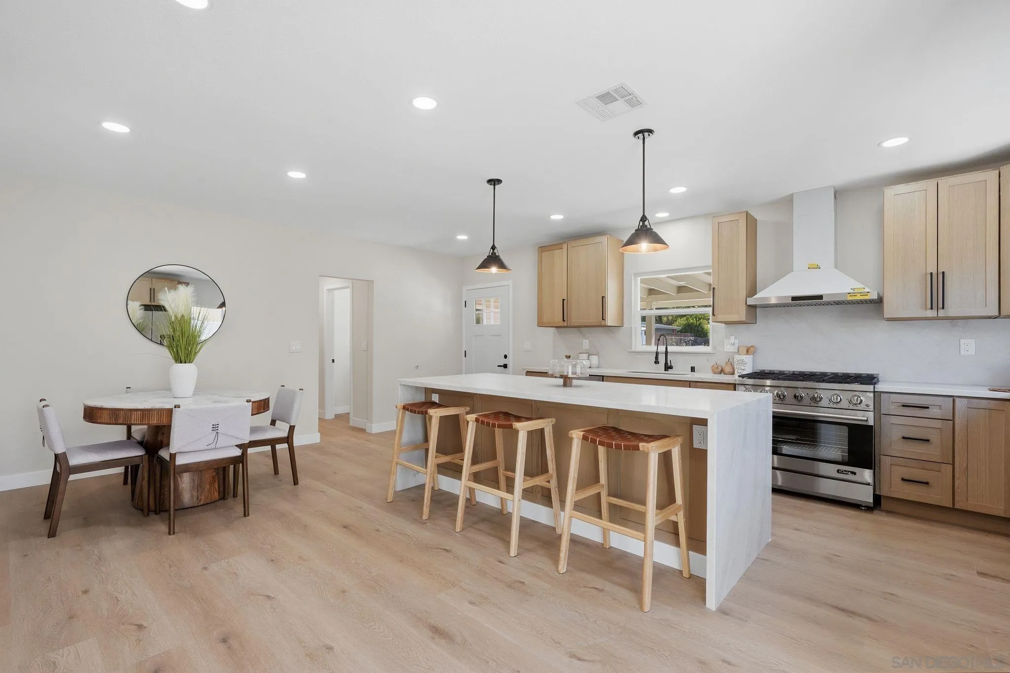 https://cdn.realtyfeed.com/cdn/127/260010959/8b6baa0f0a978250161f84f5b3390e5f.webp