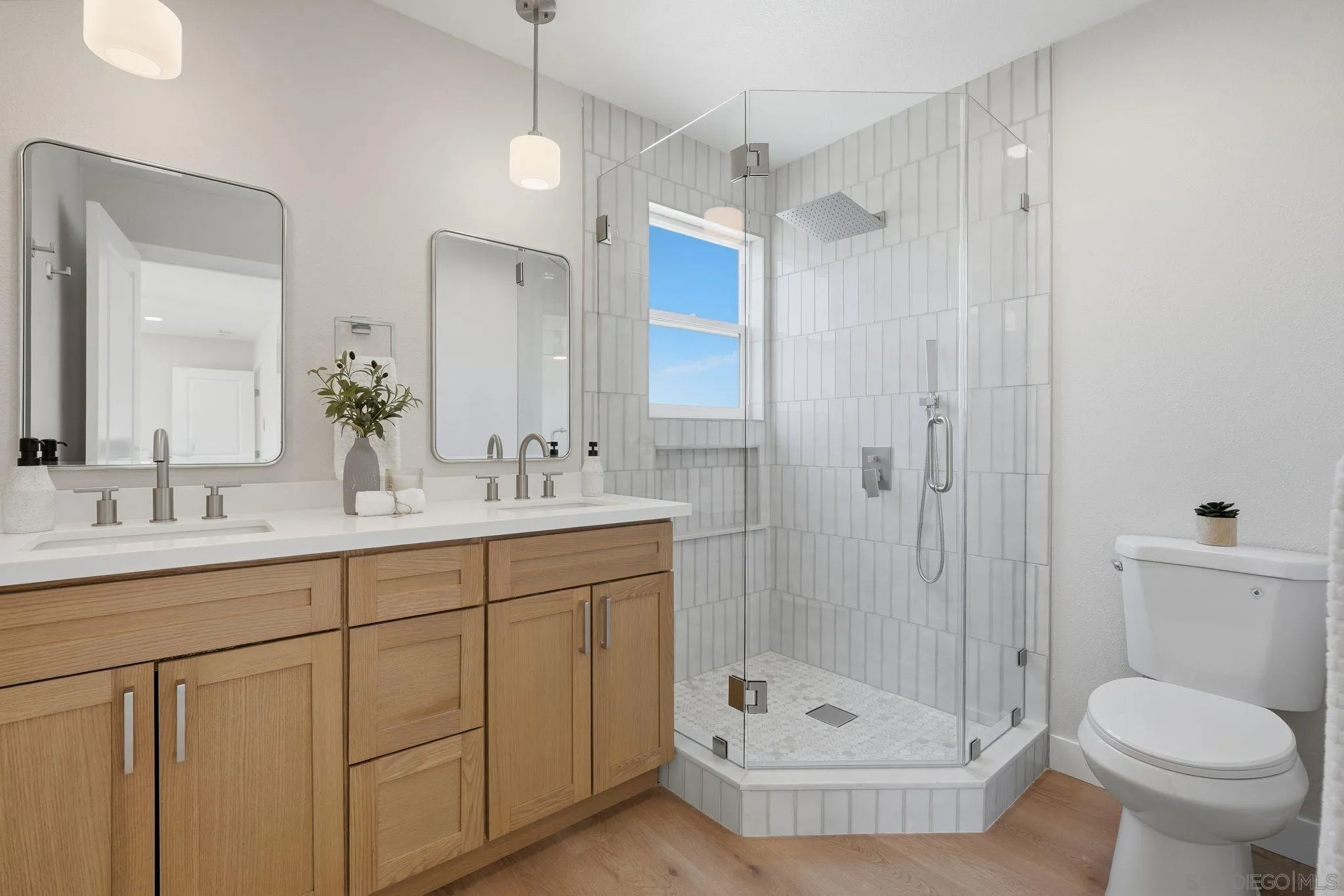 https://cdn.realtyfeed.com/cdn/127/260010959/a4512a03f93bc1e13e9603521eccf073.webp