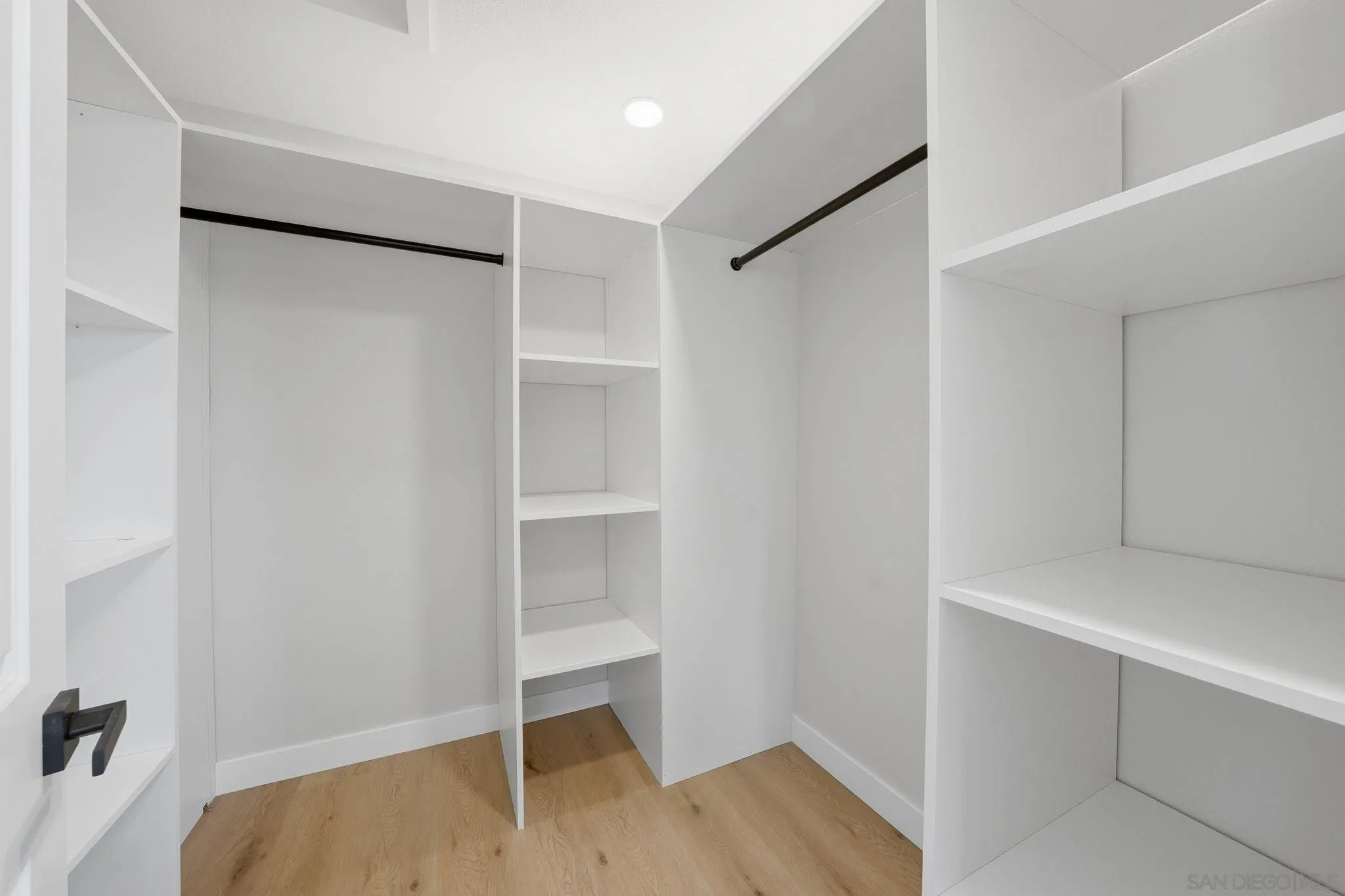 https://cdn.realtyfeed.com/cdn/127/260010959/aa3a91a27a74420c6dbabe2c291c4e10.webp