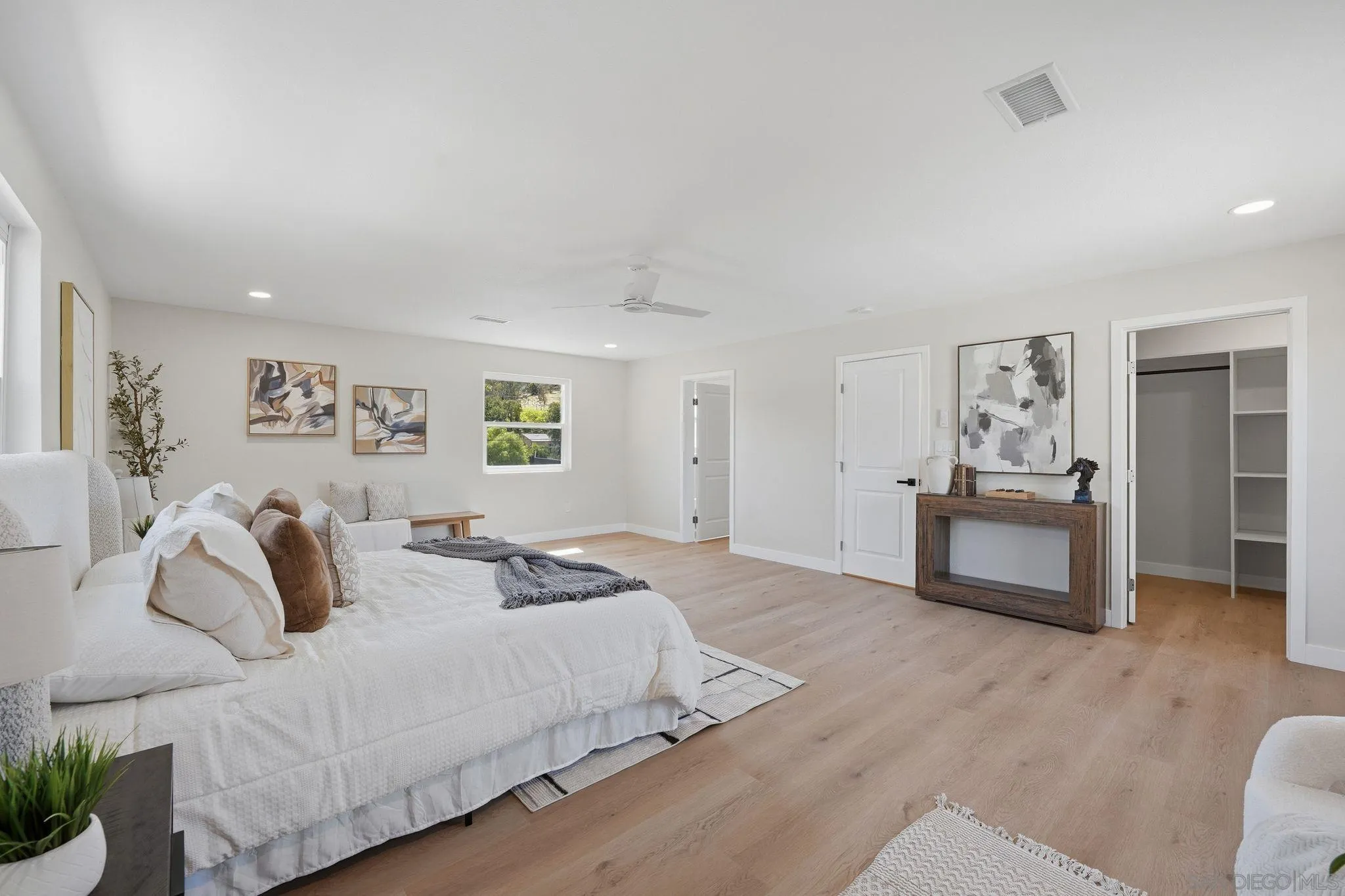 https://cdn.realtyfeed.com/cdn/127/260010959/eebab948e838fe7deb68be6c62ecf9e9.webp