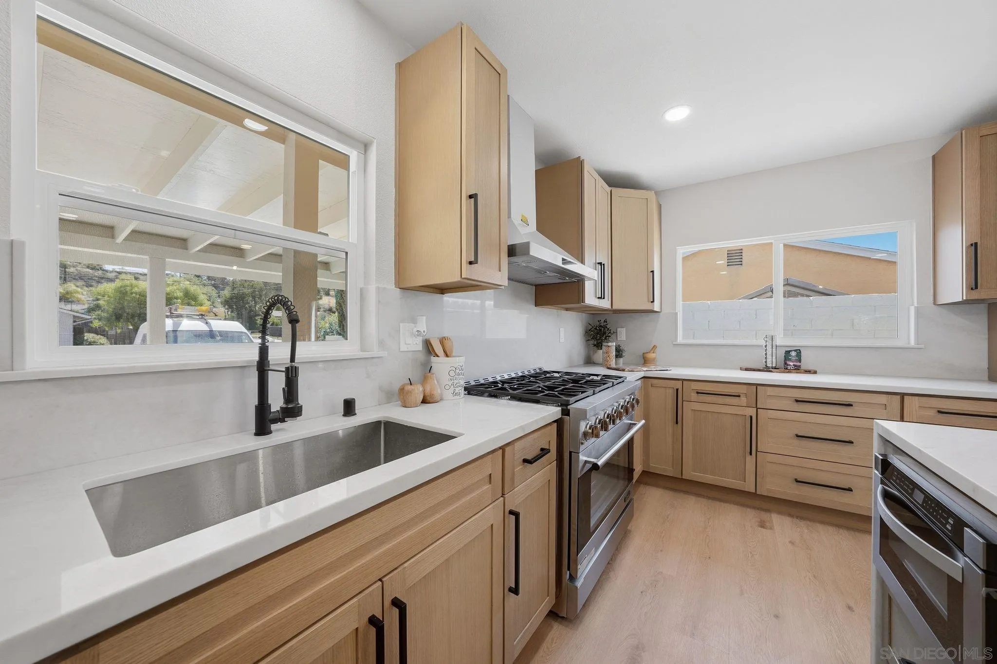 https://cdn.realtyfeed.com/cdn/127/260010959/f2221a8ee2c4fe5345b8798552cb4122.webp