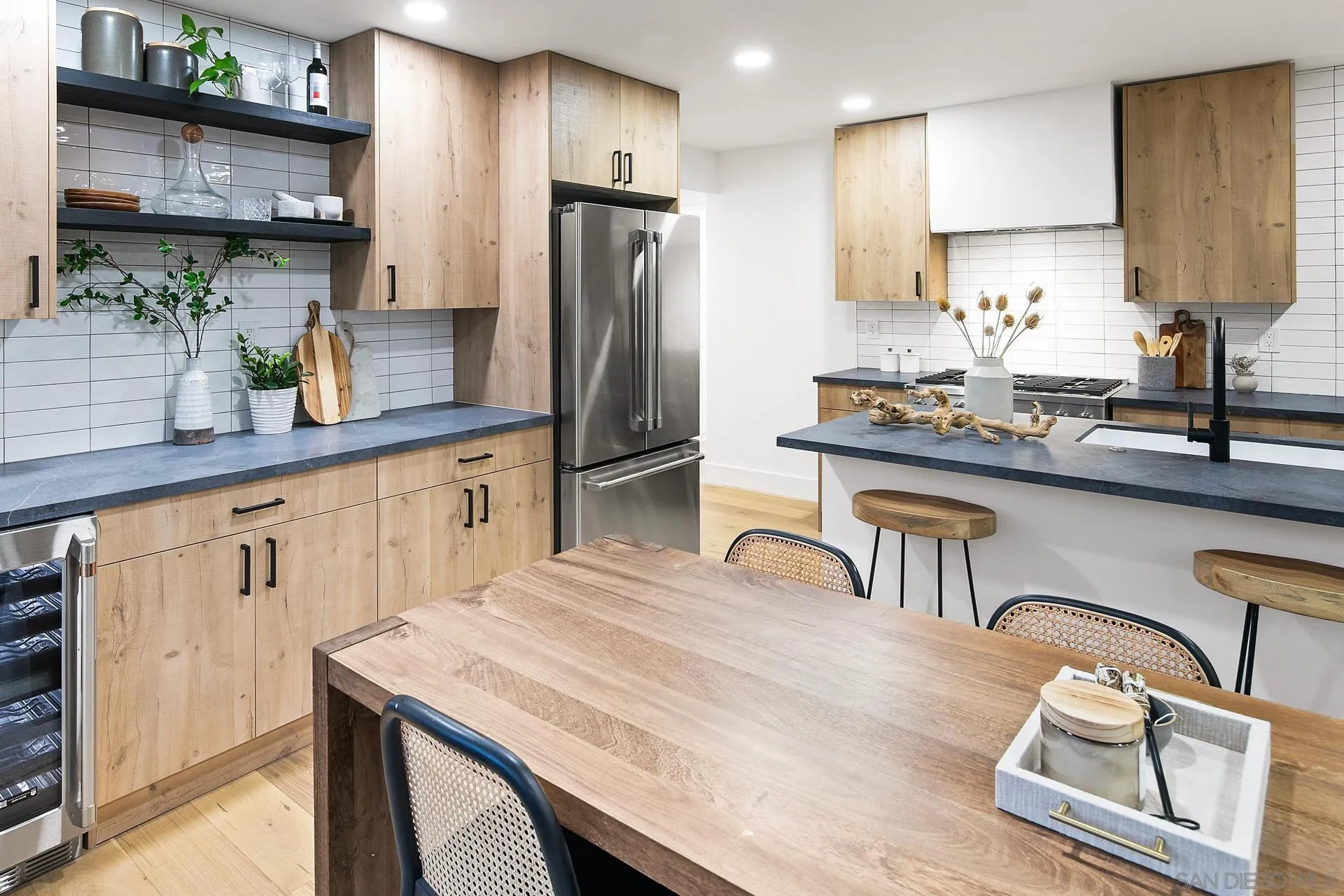 https://cdn.realtyfeed.com/cdn/127/260010961/3969790f2d13694d5cb49bc3c94265d5.webp