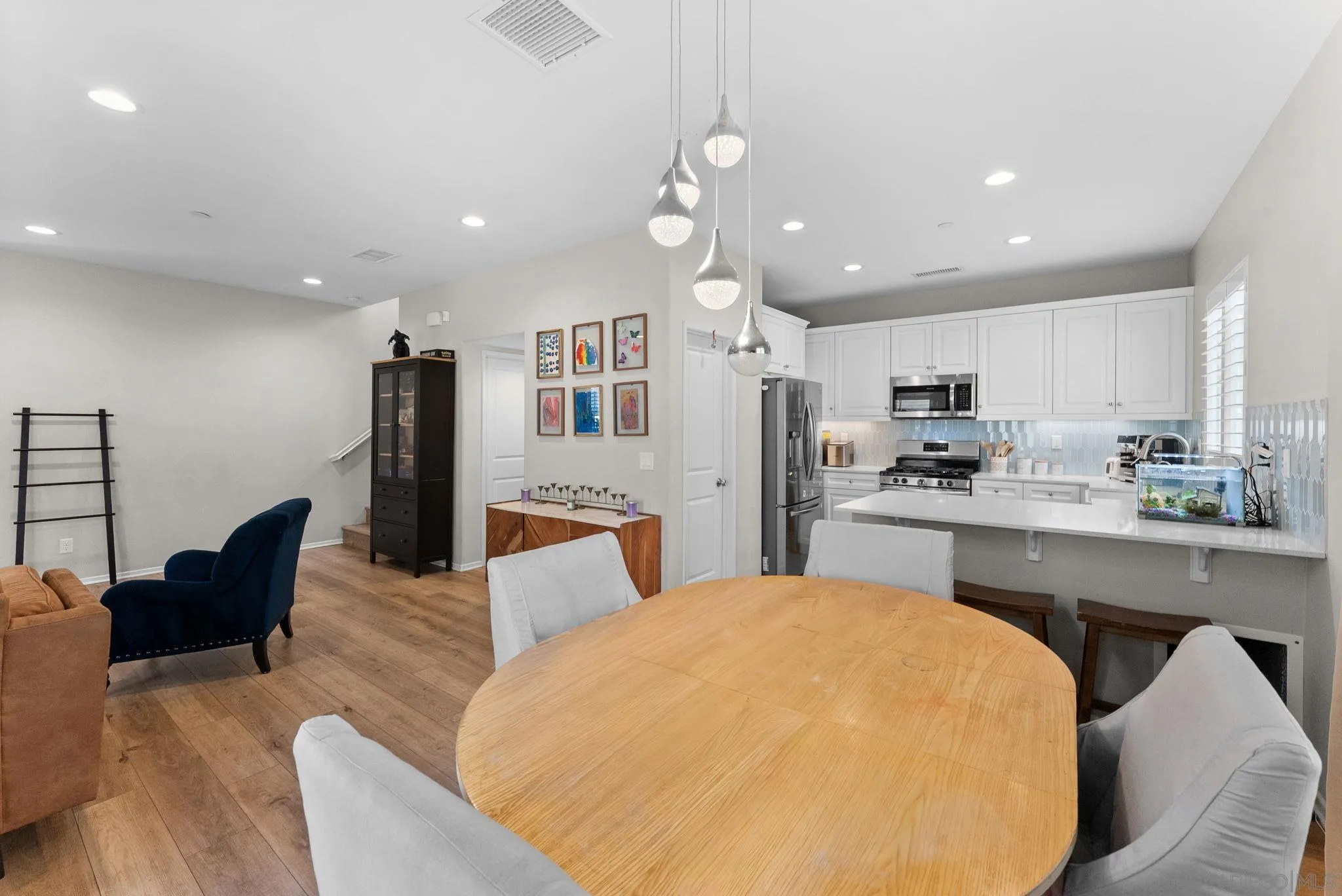 https://cdn.realtyfeed.com/cdn/127/260010962/0fedd1366343f73762c265549fa55380.webp