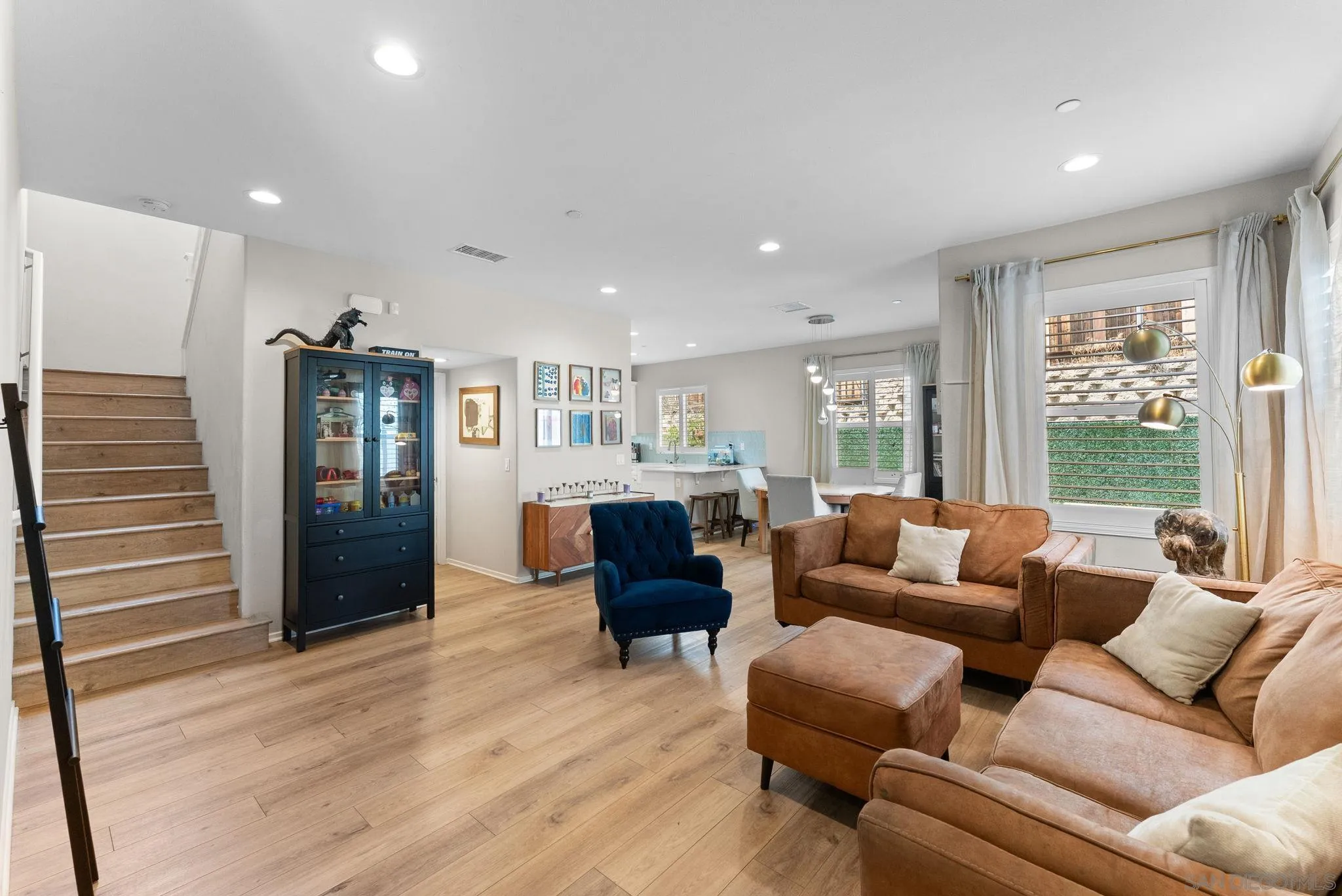 https://cdn.realtyfeed.com/cdn/127/260010962/44413563fd87012d26d5206a7a15ea52.webp