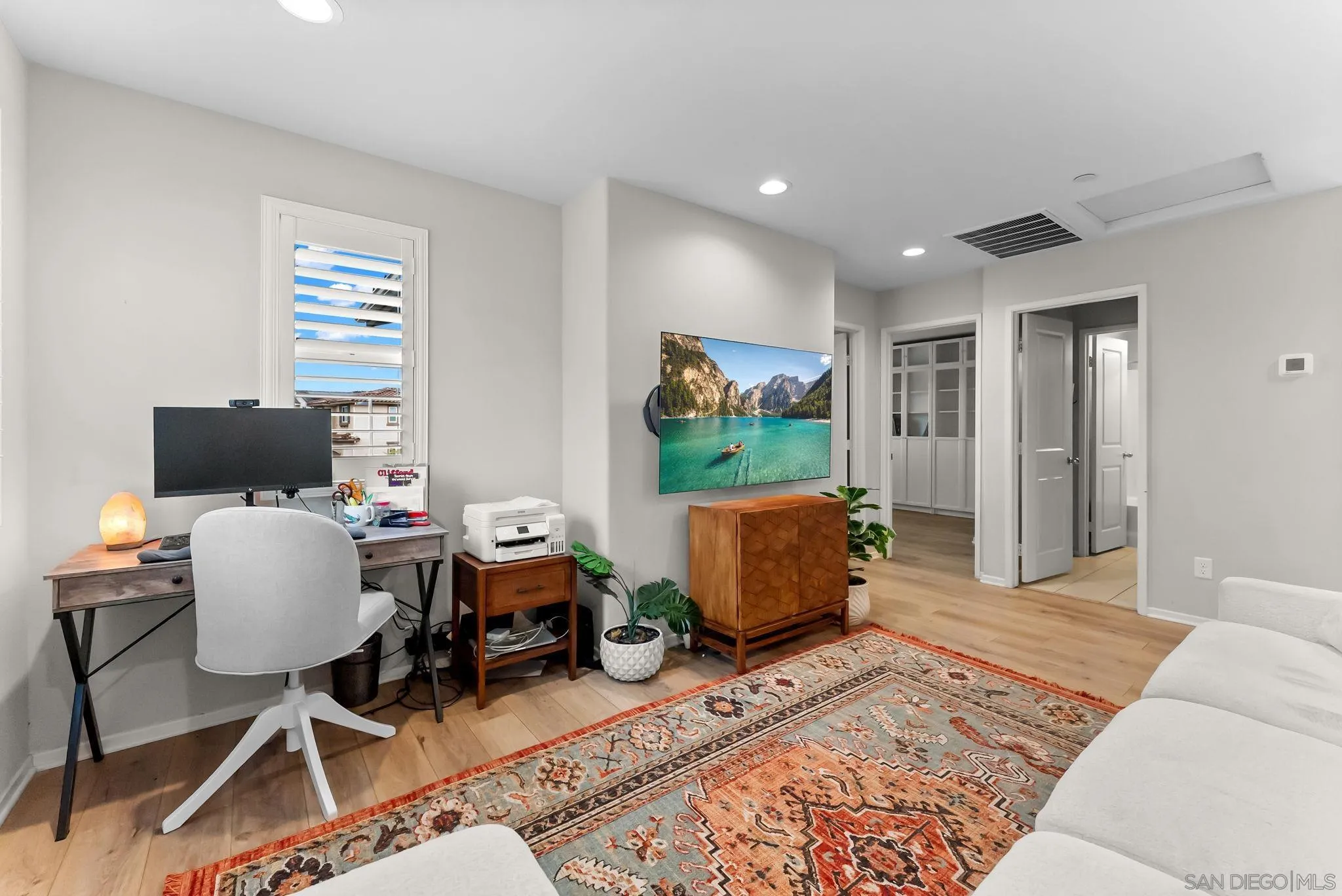 https://cdn.realtyfeed.com/cdn/127/260010962/73d619352d980b63247dfcb7e2219f22.webp
