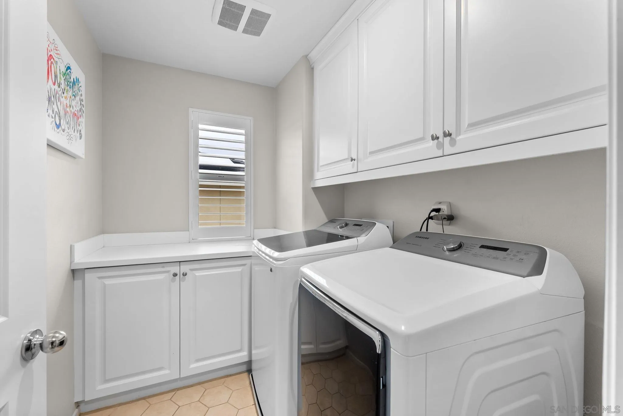 https://cdn.realtyfeed.com/cdn/127/260010962/8abbc9ce529ba77939d15ac7176a1175.webp