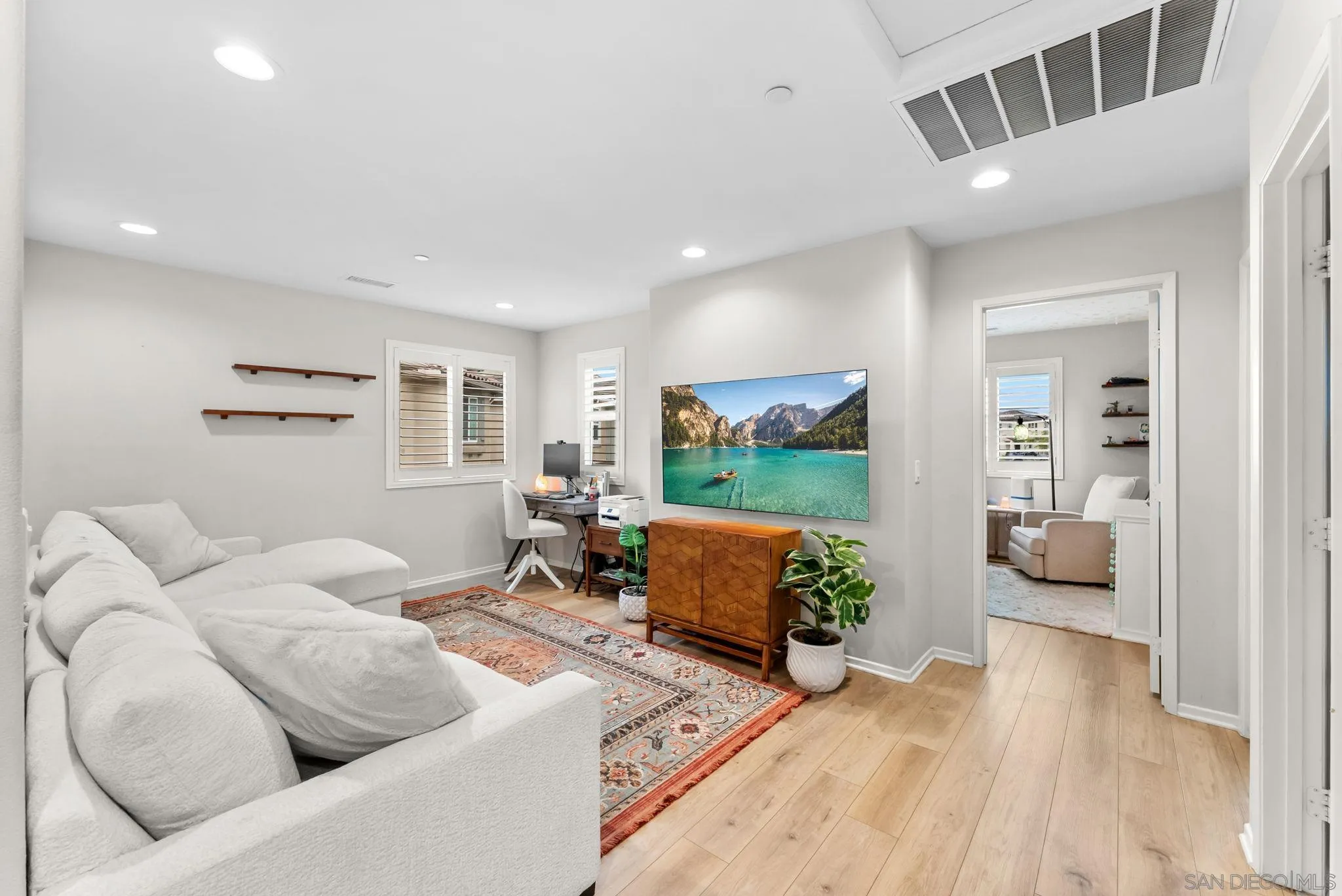 https://cdn.realtyfeed.com/cdn/127/260010962/916ba585de013ae8bd815106f5ffd216.webp