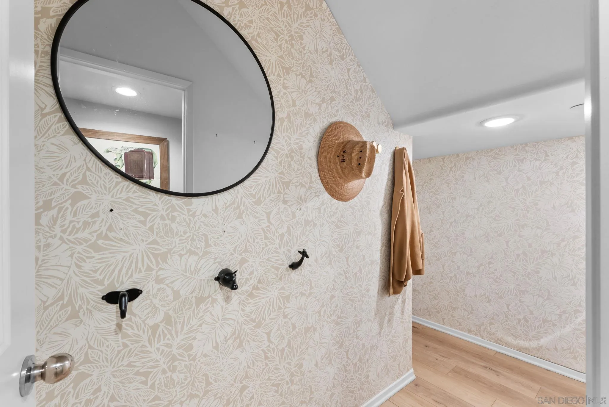 https://cdn.realtyfeed.com/cdn/127/260010962/9838eff4e5fe3f7f36a794ee5930b38d.webp