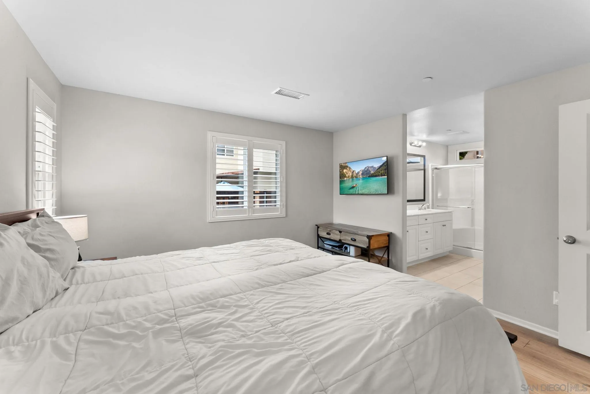 https://cdn.realtyfeed.com/cdn/127/260010962/b723edf143df23ef23282448cfd735d0.webp