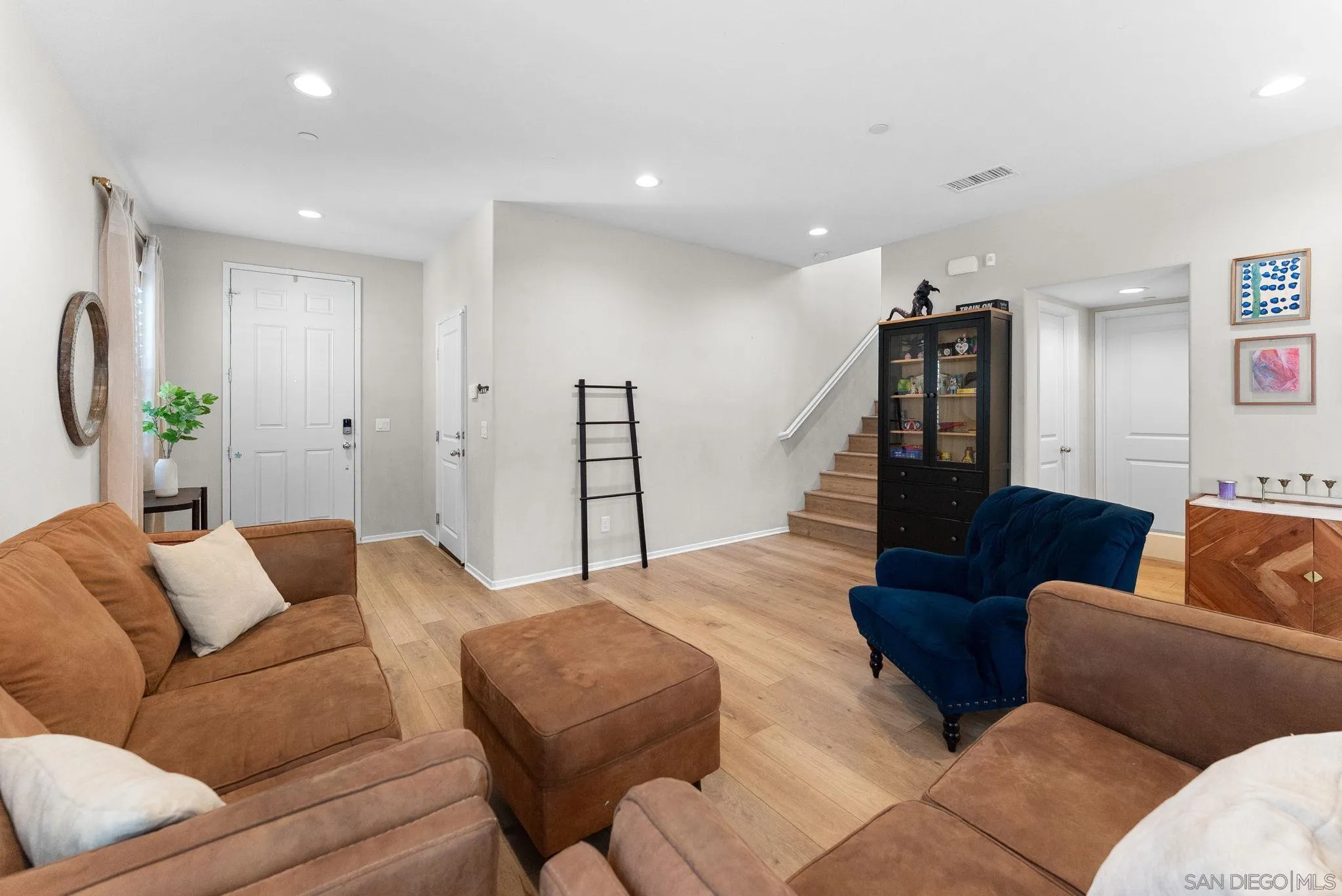 https://cdn.realtyfeed.com/cdn/127/260010962/b74352028dab9fe29f0ae096d63e5db9.webp