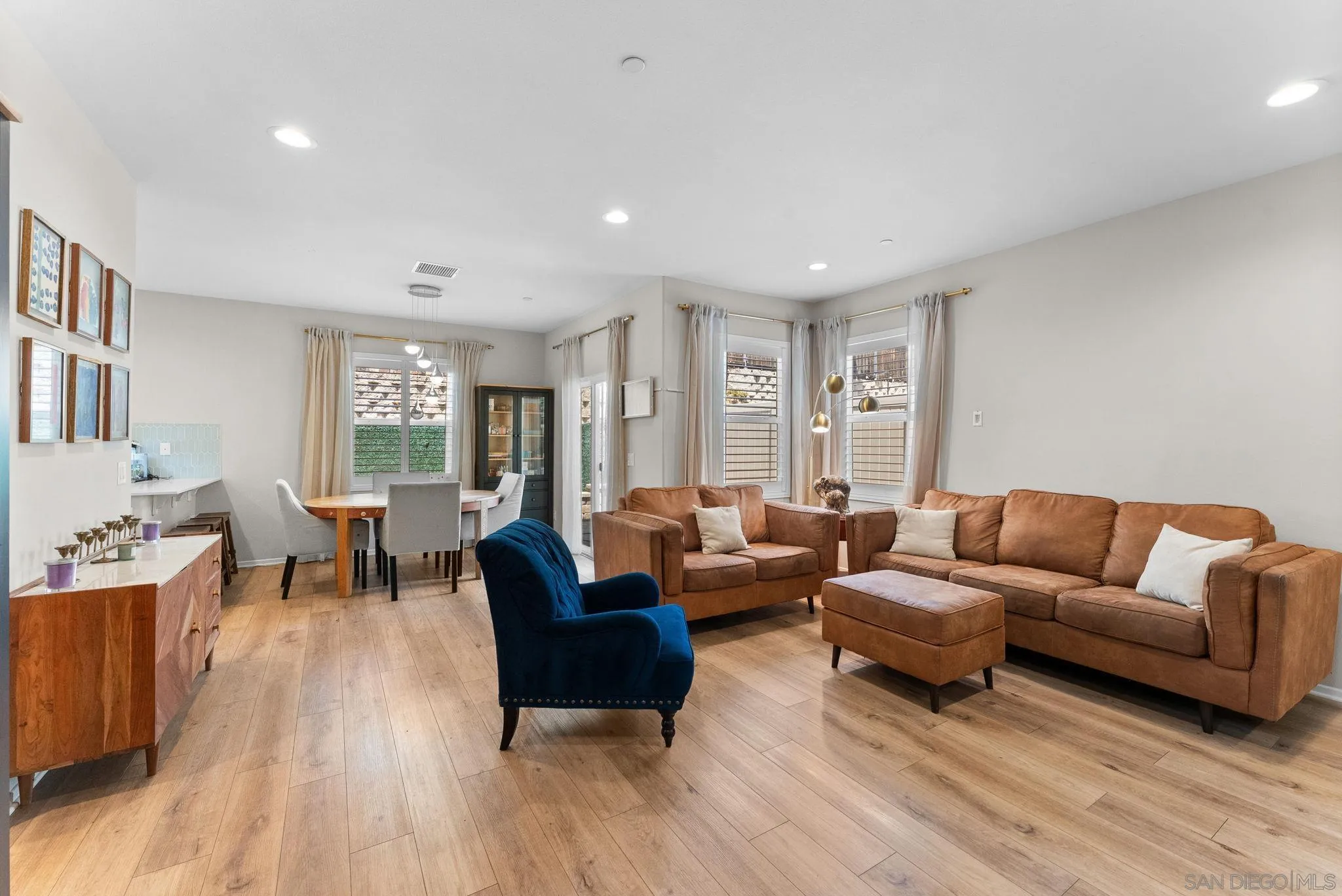 https://cdn.realtyfeed.com/cdn/127/260010962/b7b58aca425af11dd77b8c6c458d4770.webp