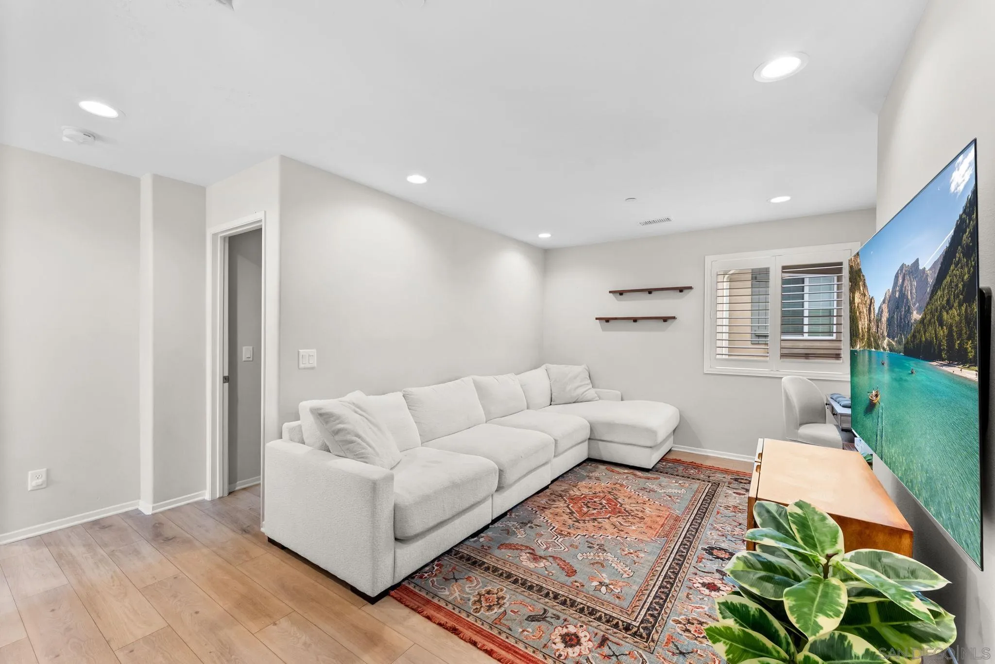 https://cdn.realtyfeed.com/cdn/127/260010962/be75e1ae2be2334e41cb19bfbfe16f1e.webp