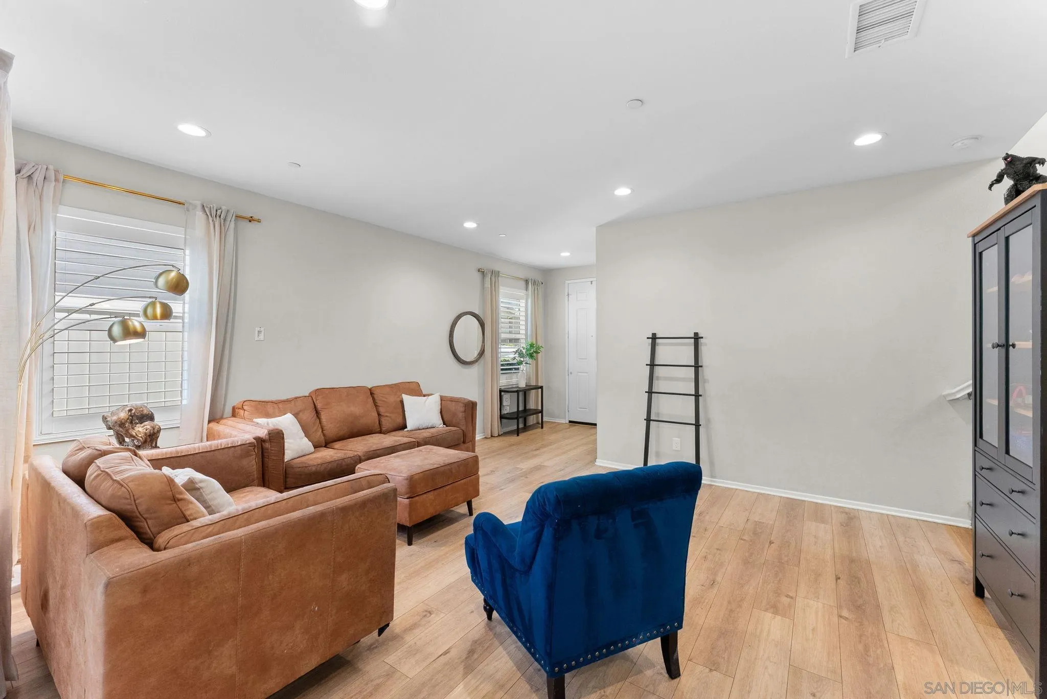 https://cdn.realtyfeed.com/cdn/127/260010962/ecdb838b34fdc925ac7bc450067707e1.webp