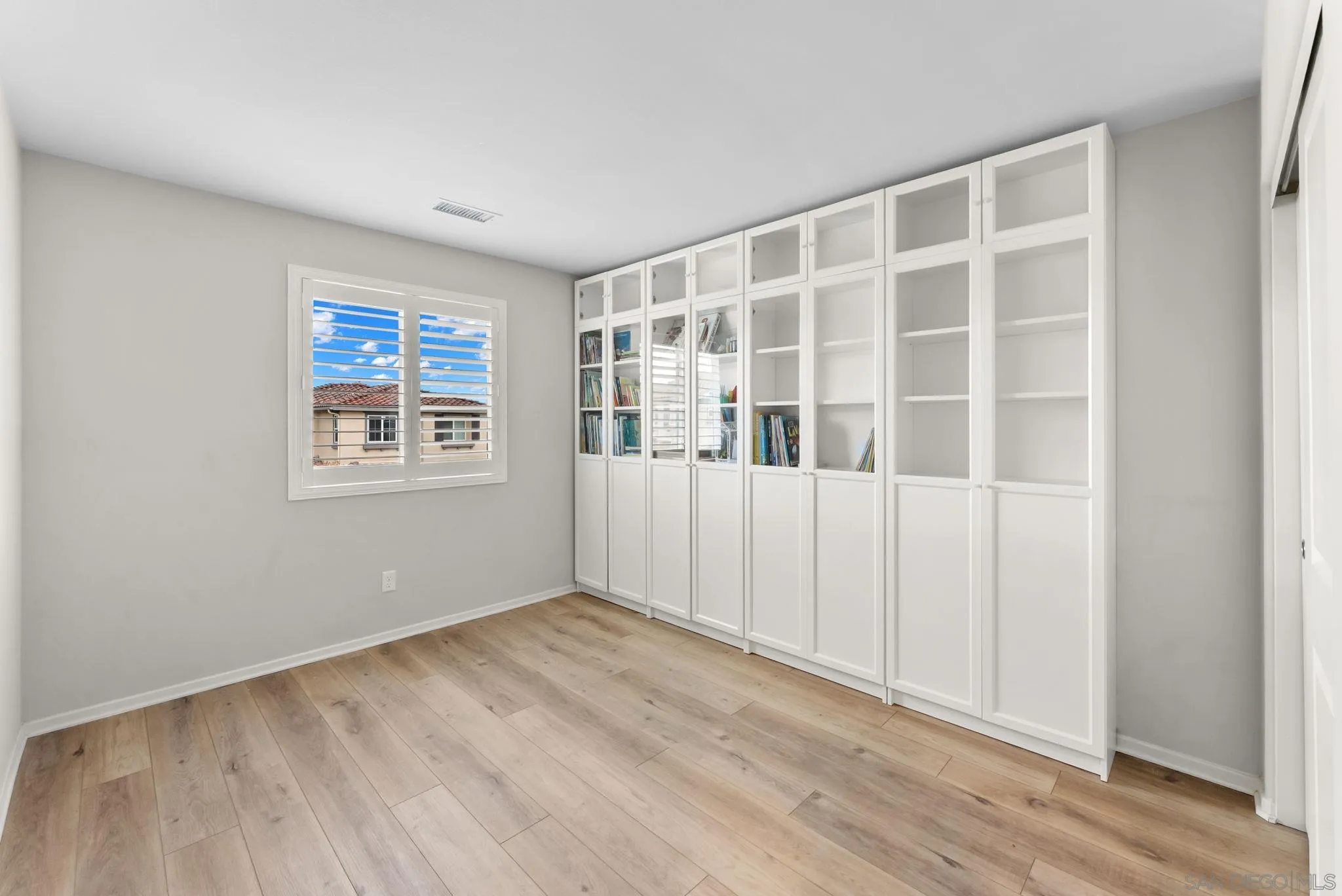 https://cdn.realtyfeed.com/cdn/127/260010962/f0e97cdf4ff24377380eaff1fecd00c6.webp