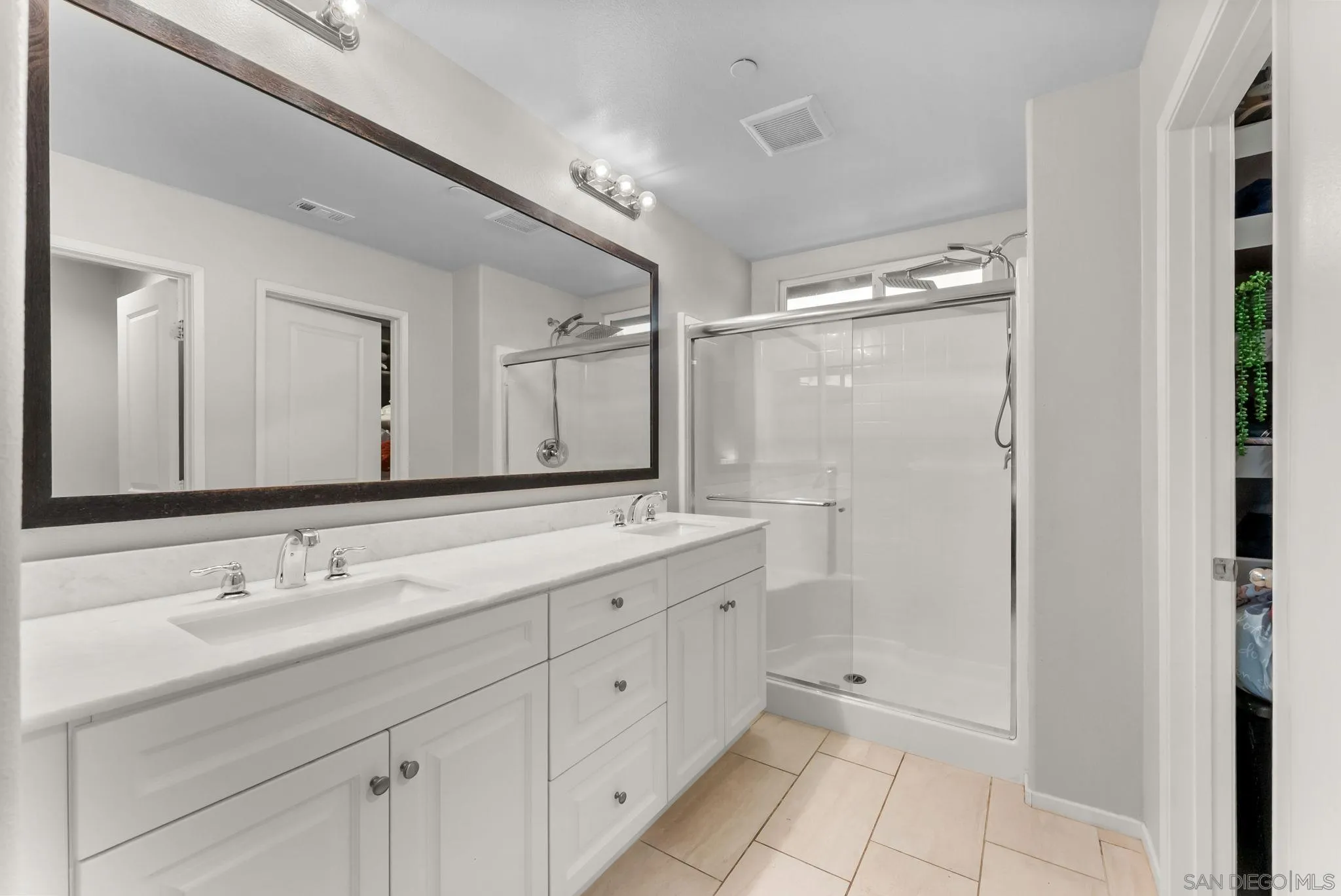 https://cdn.realtyfeed.com/cdn/127/260010962/fabab7ccf57b51ee389c832d3789a56e.webp