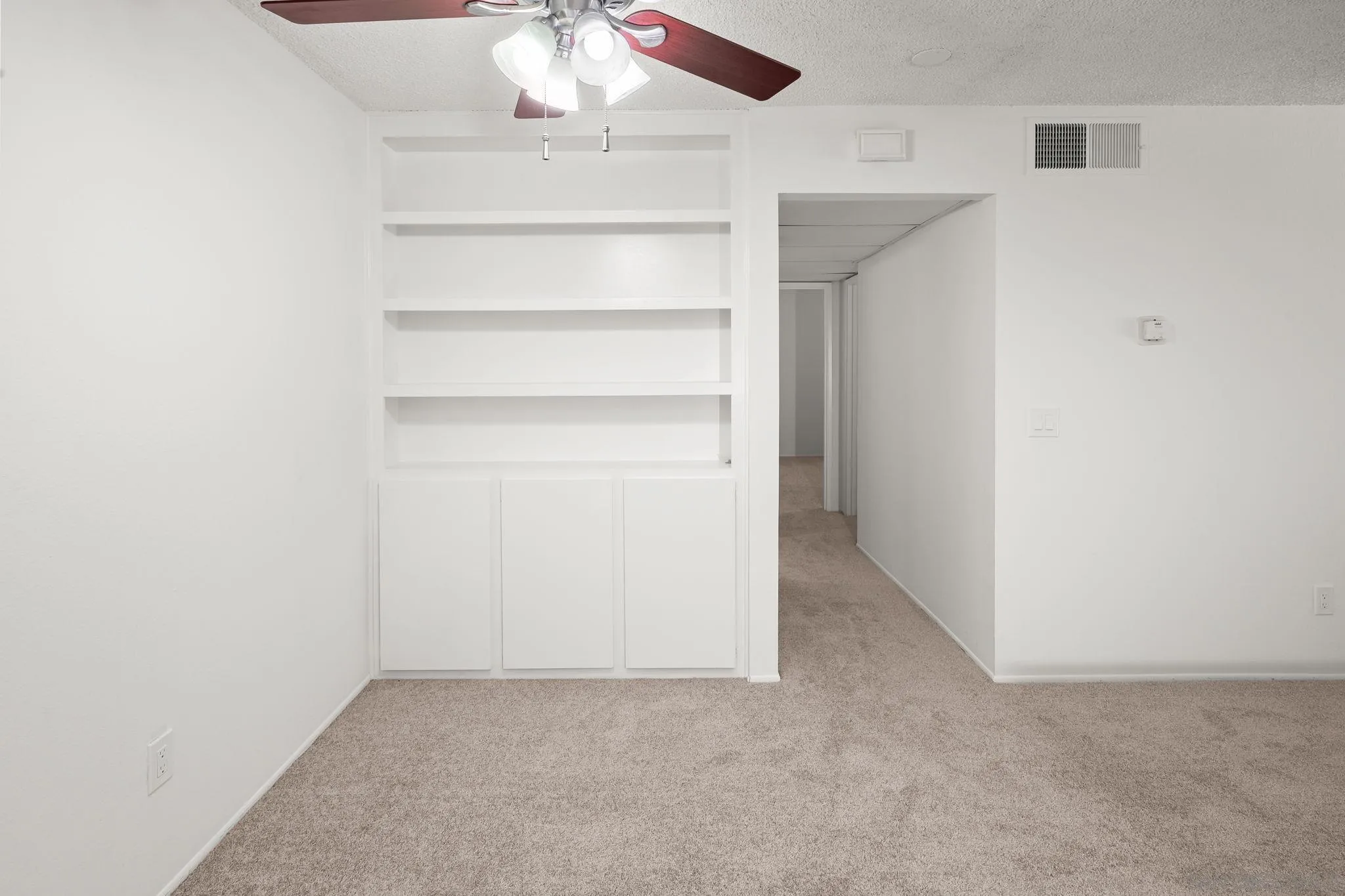 Photo #8: 260010965 Listing: Photo #8