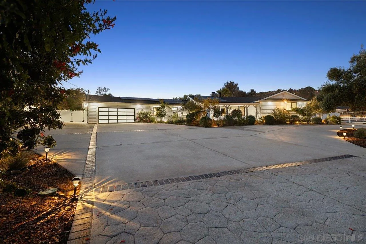 https://cdn.realtyfeed.com/cdn/127/260010968/1bf6d32fc4c6ce800105d5f5e235efd8.webp