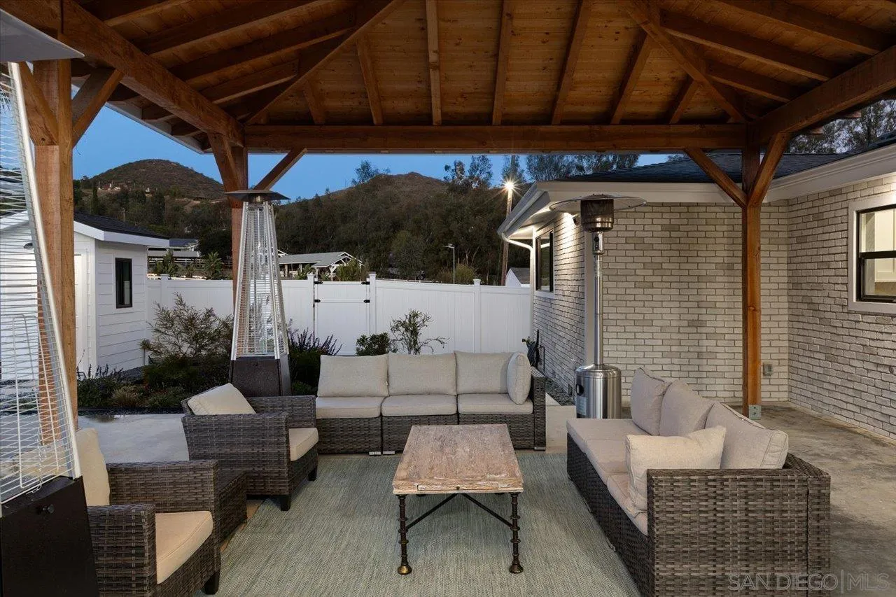 https://cdn.realtyfeed.com/cdn/127/260010968/2962e82d407c5d69931f71917a3771c3.webp