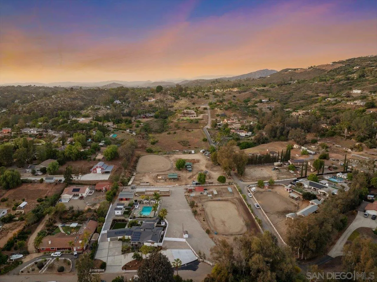 https://cdn.realtyfeed.com/cdn/127/260010968/70f889d2e55a1d6c031d63d335c2aa69.webp