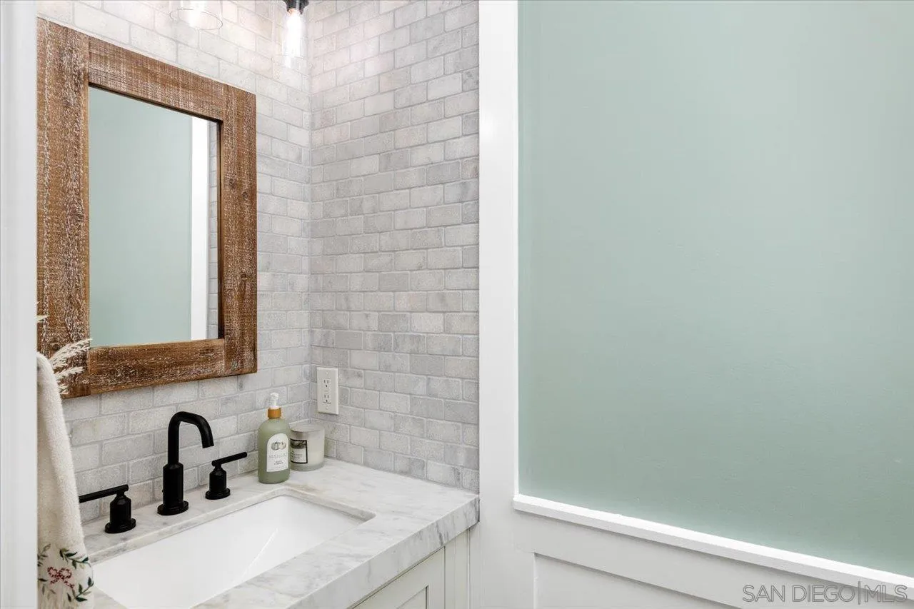 https://cdn.realtyfeed.com/cdn/127/260010968/e17c24709fe54fc789856742602b4600.webp