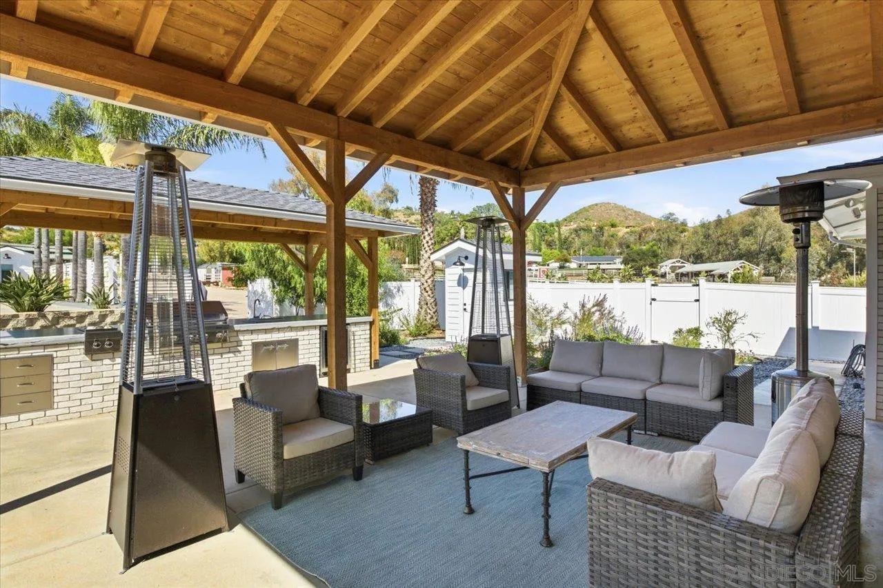 https://cdn.realtyfeed.com/cdn/127/260010968/e526ef794d484016b70294e84a10a16b.webp
