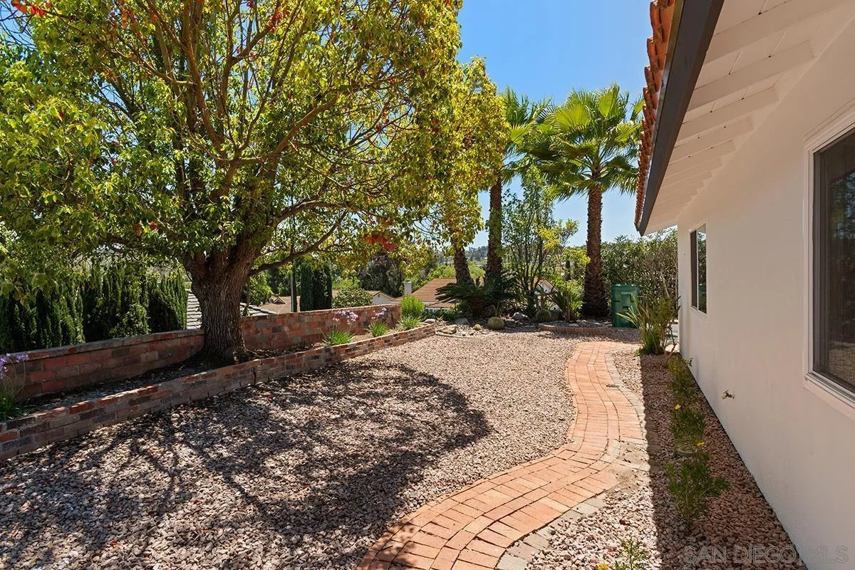 https://cdn.realtyfeed.com/cdn/127/260010971/9d32cb650aca2c4a66cf0255c3e57043.webp