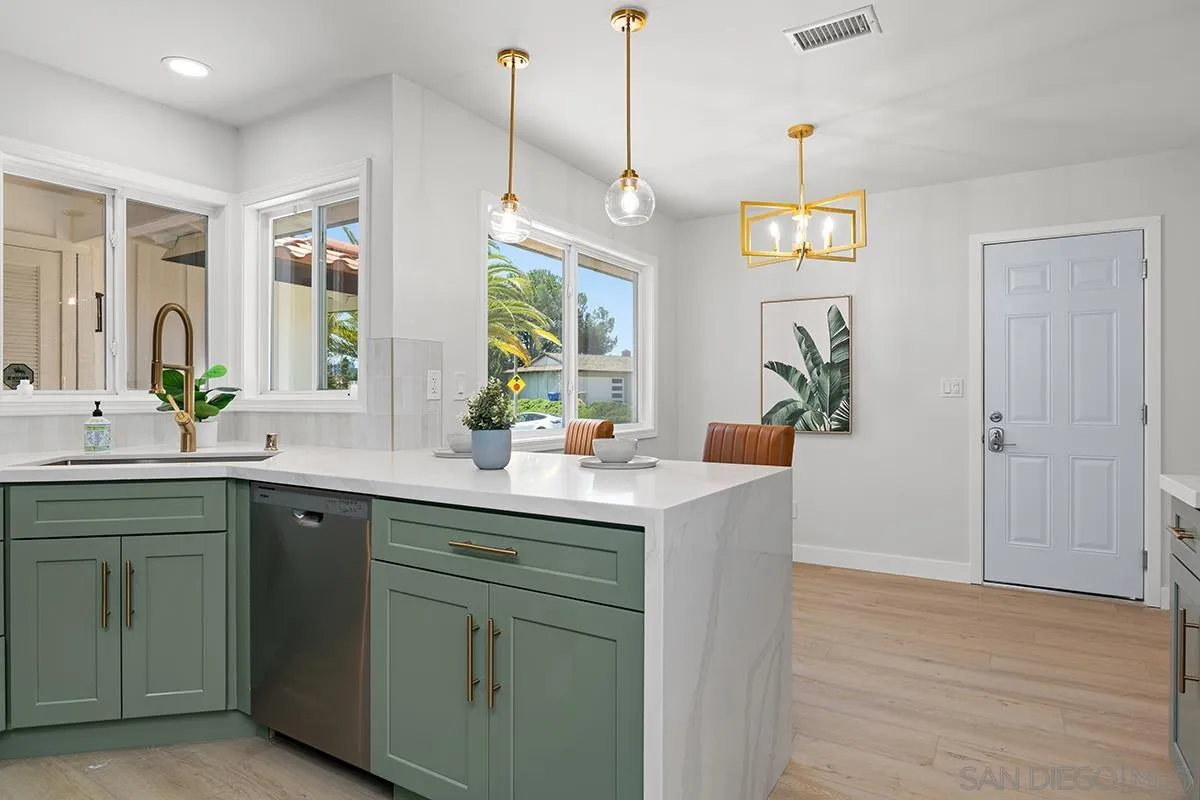 https://cdn.realtyfeed.com/cdn/127/260010971/afa7c6f46aaec7e3e51fbcad1864d816.webp