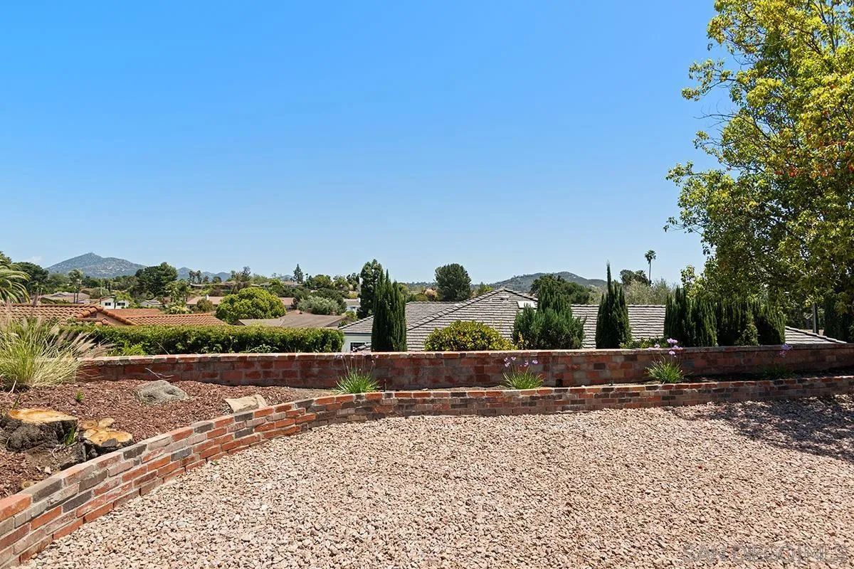 https://cdn.realtyfeed.com/cdn/127/260010971/c1f616c77b3a2e513ef404a47030290c.webp