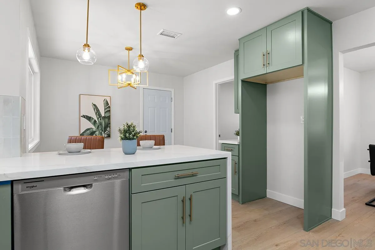 https://cdn.realtyfeed.com/cdn/127/260010971/d1220f4a042d33013d8e6a3a59cfefd9.webp