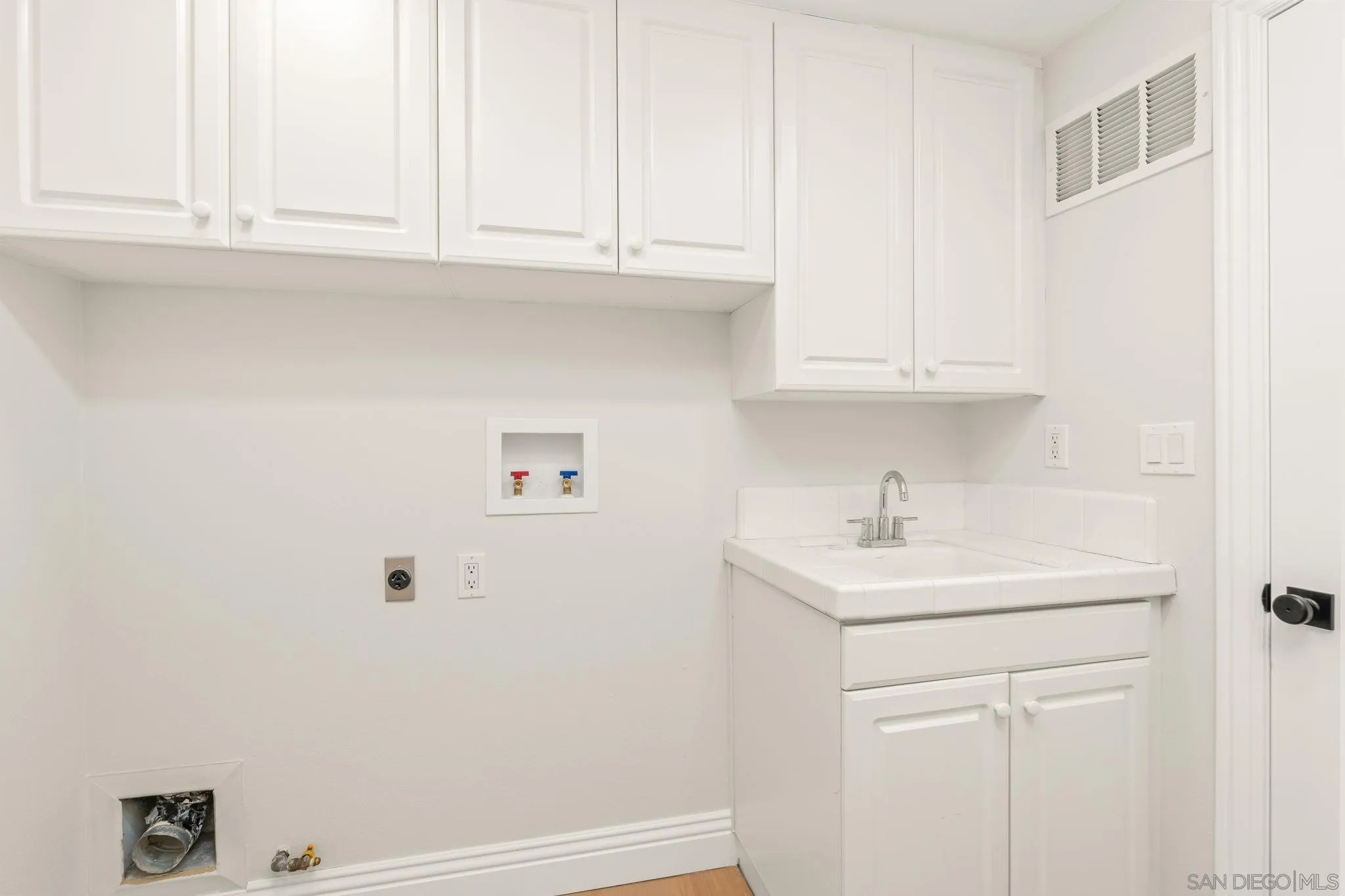 https://cdn.realtyfeed.com/cdn/127/260010977/2d4efc8b00a7eb9ff8987f72a728cfc4.webp