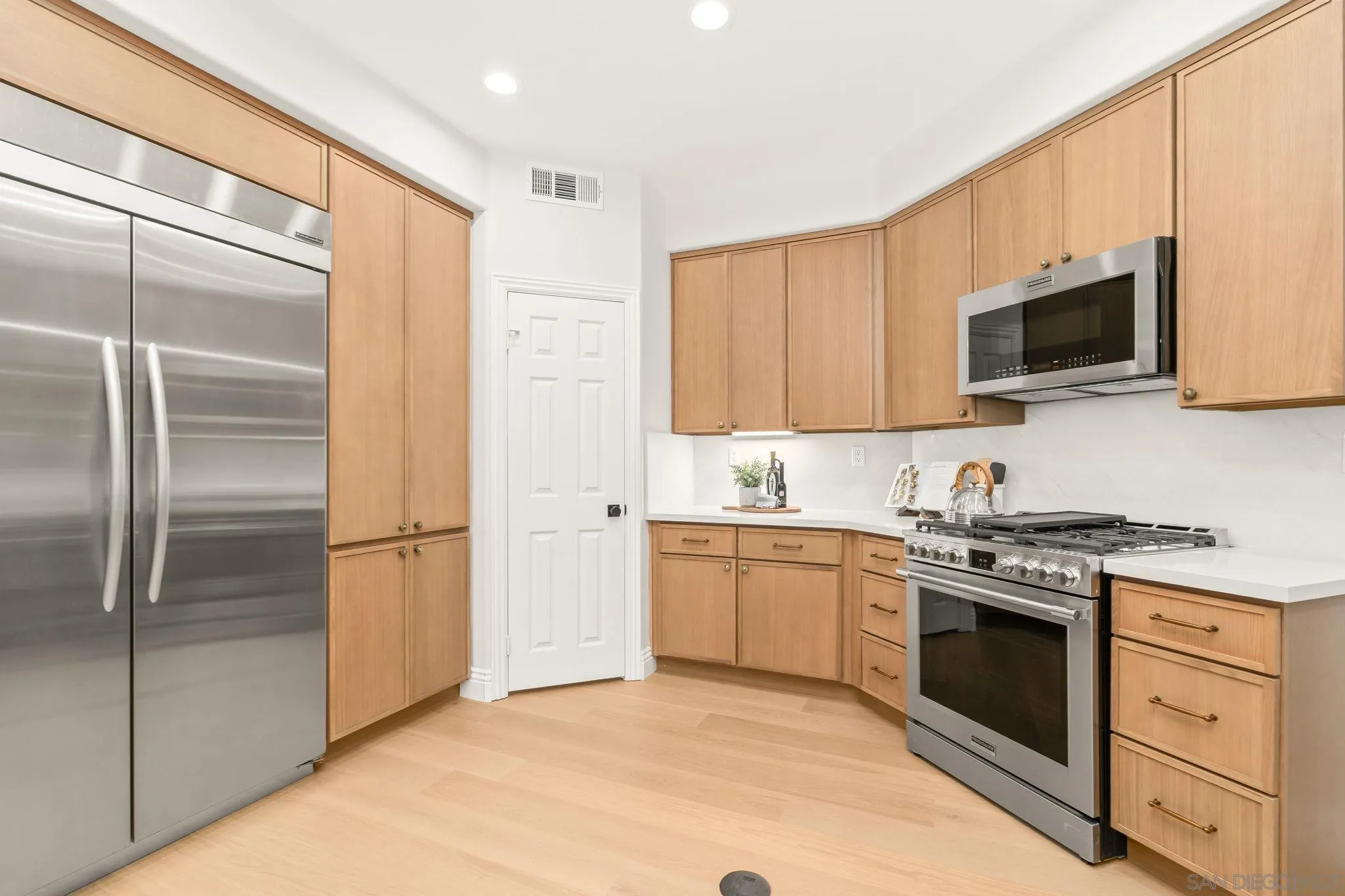 https://cdn.realtyfeed.com/cdn/127/260010977/2d4f0b581070176275d1a59786f85f46.webp