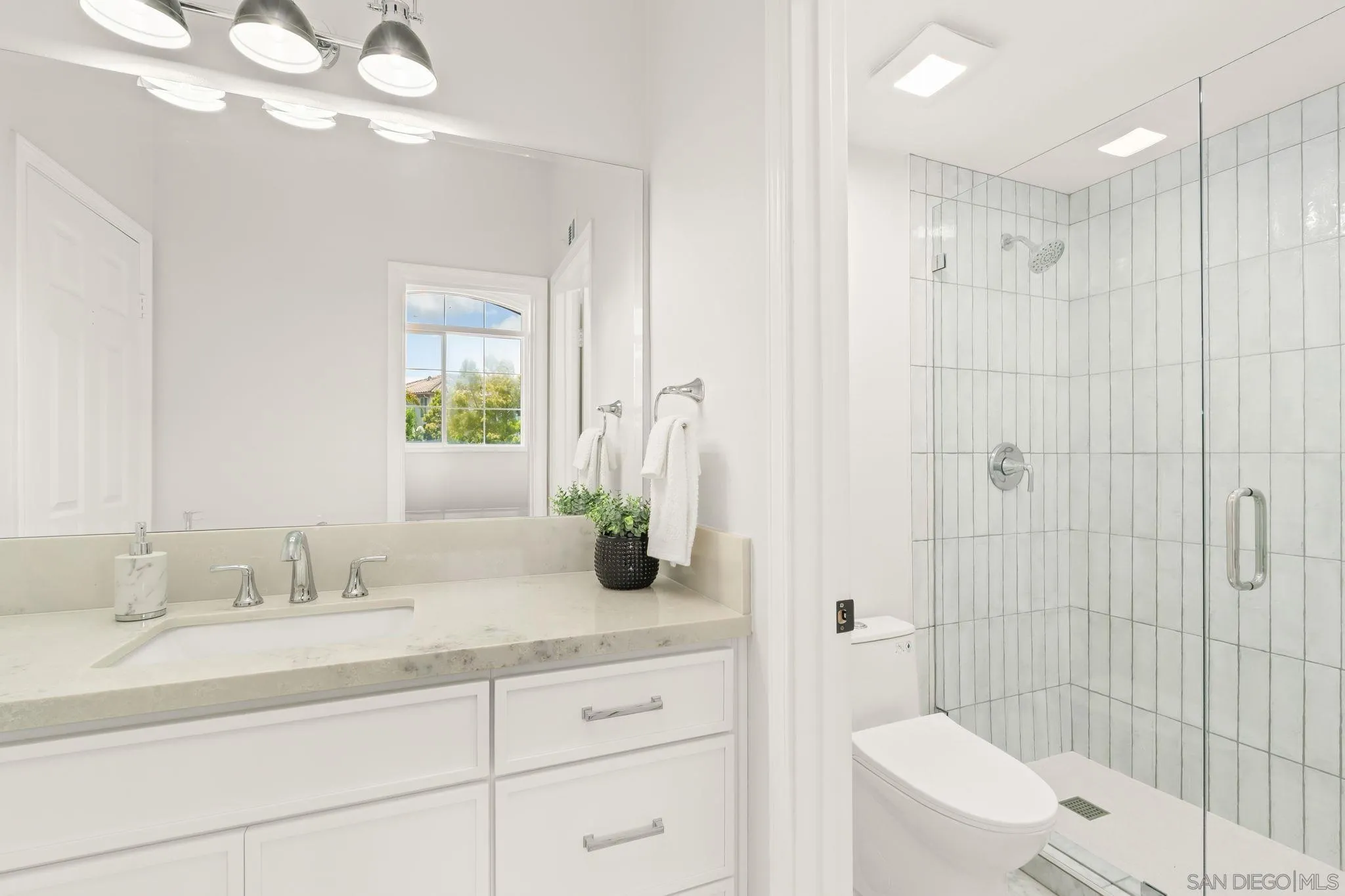 https://cdn.realtyfeed.com/cdn/127/260010977/3896750a1820efb998bbf4ecf3ab25f3.webp