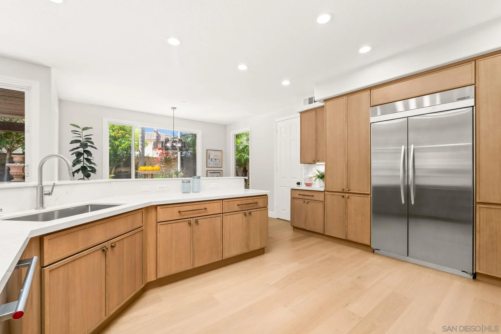 https://cdn.realtyfeed.com/cdn/127/260010977/6939bdbbe68152de50823a188a4d9d29.webp