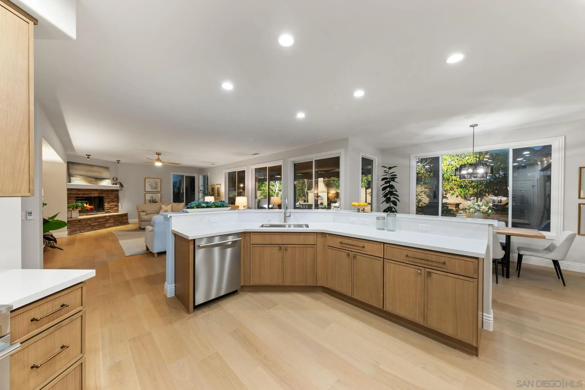 https://cdn.realtyfeed.com/cdn/127/260010977/6fd779973c1a9c481e95a27edda91e09.webp