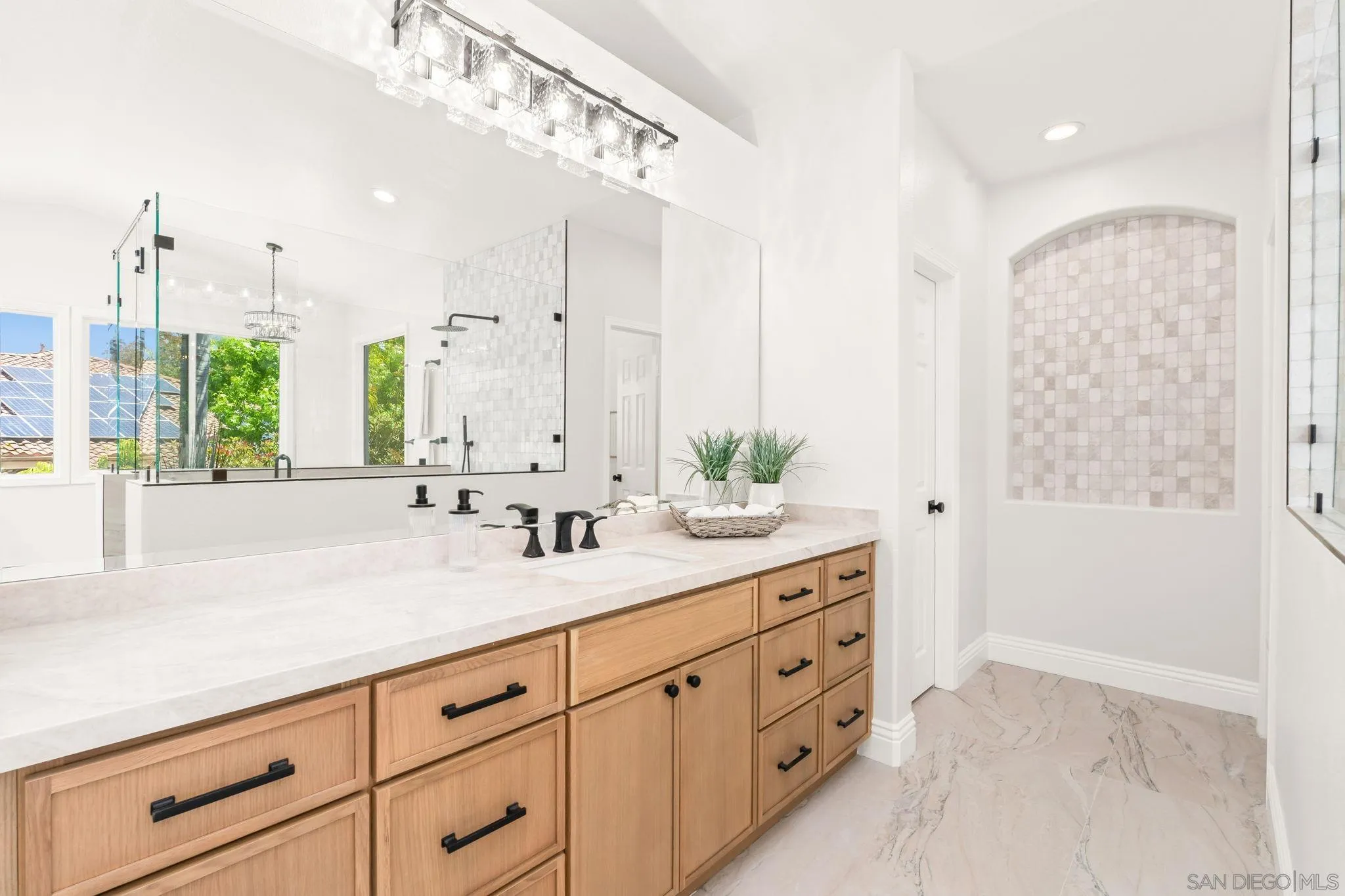 https://cdn.realtyfeed.com/cdn/127/260010977/87df52c1bf1f7fe7ef5fd2d5d4b77a39.webp